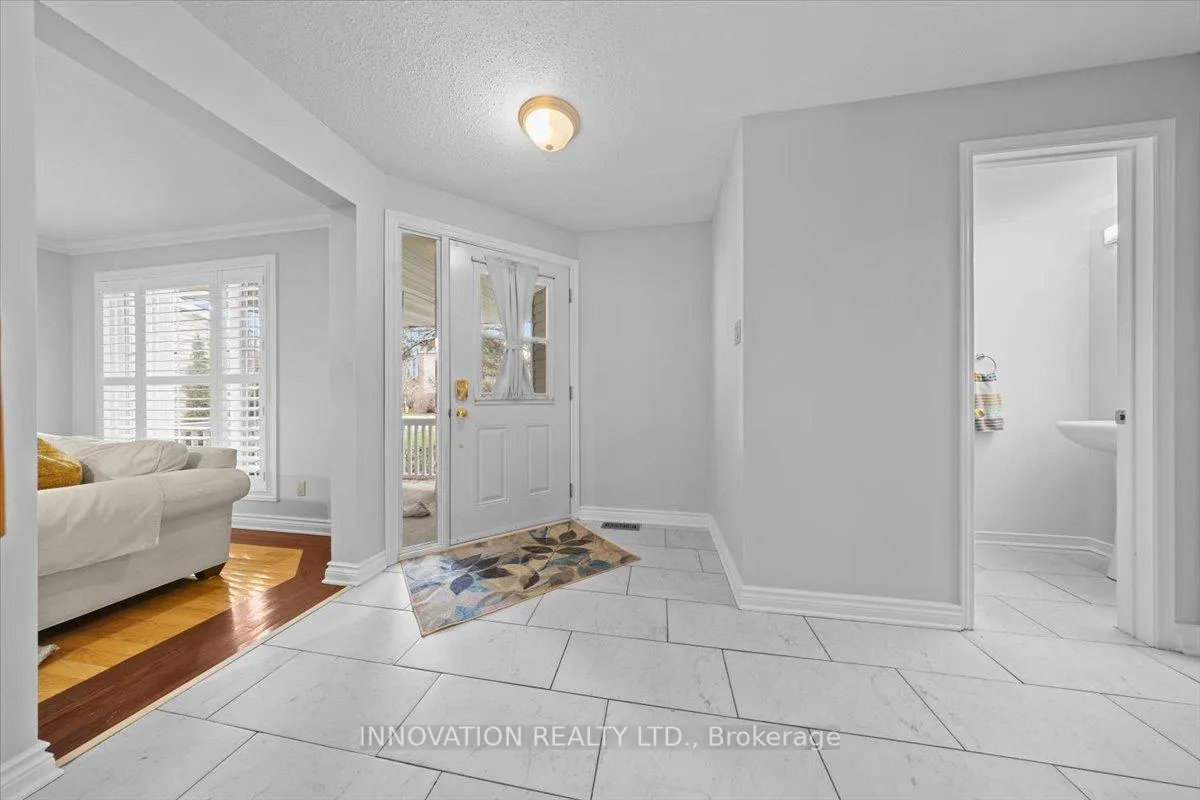 Photo 3 of 32 Weybridge Drive, Ottawa, Barrhaven - Cedargrove/Fraserdale — HOMEH