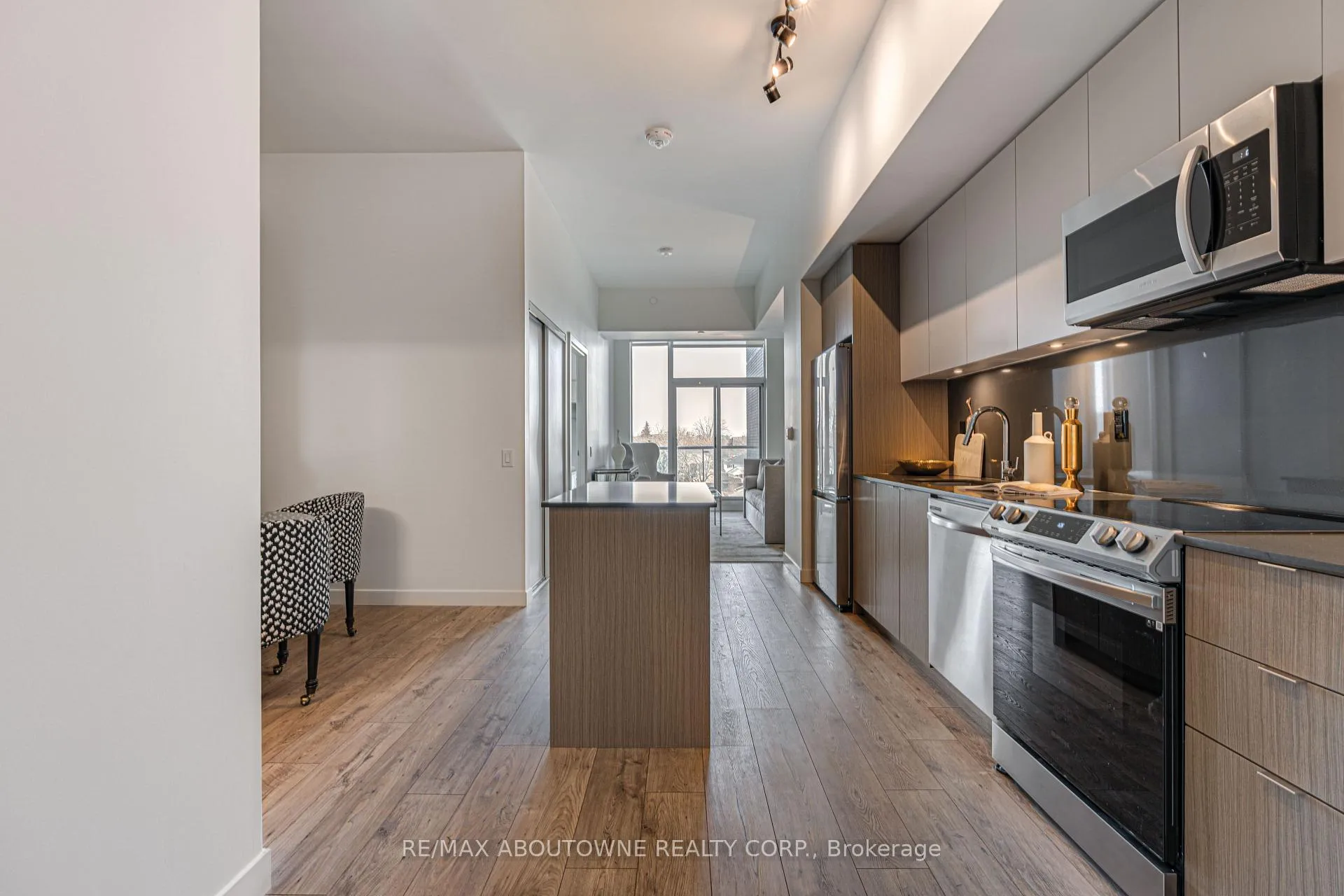 Photo 4 of Unit BO209, 133 Bronte Road, Oakville, Bronte — HOMEH