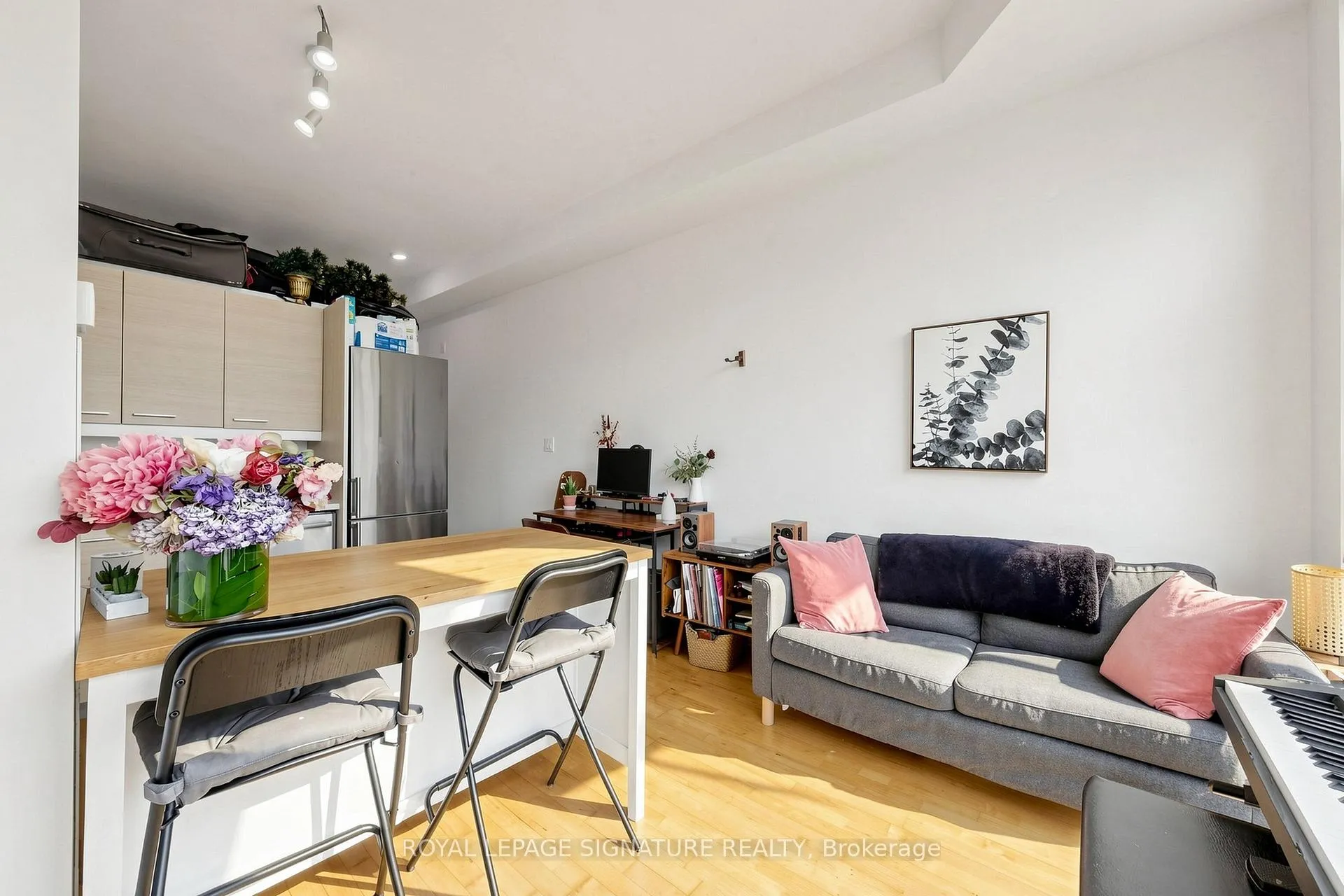 Photo 2 of Unit 203, 569 King Street E, Toronto, Moss Park — HOMEH