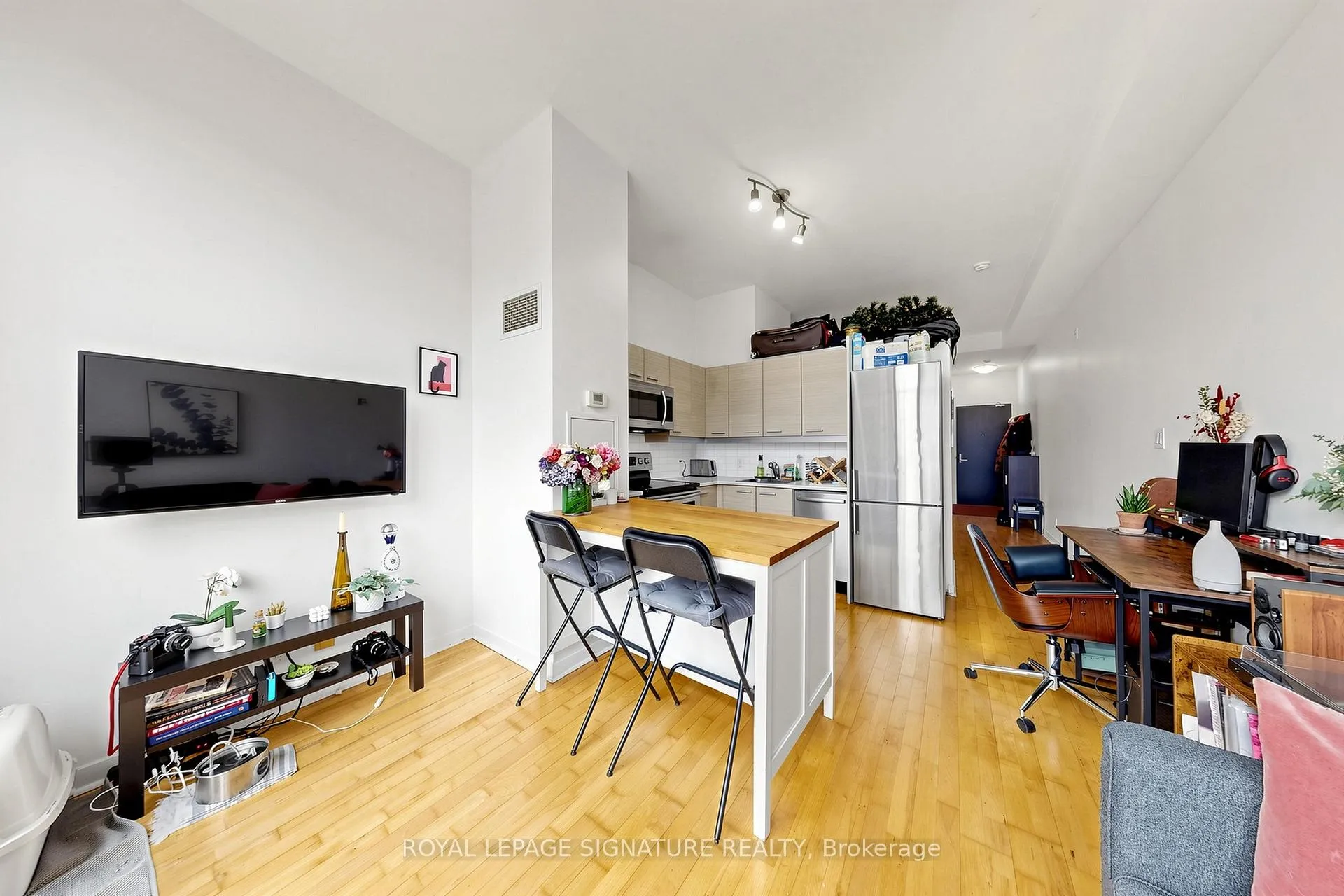 Photo 3 of Unit 203, 569 King Street E, Toronto, Moss Park — HOMEH