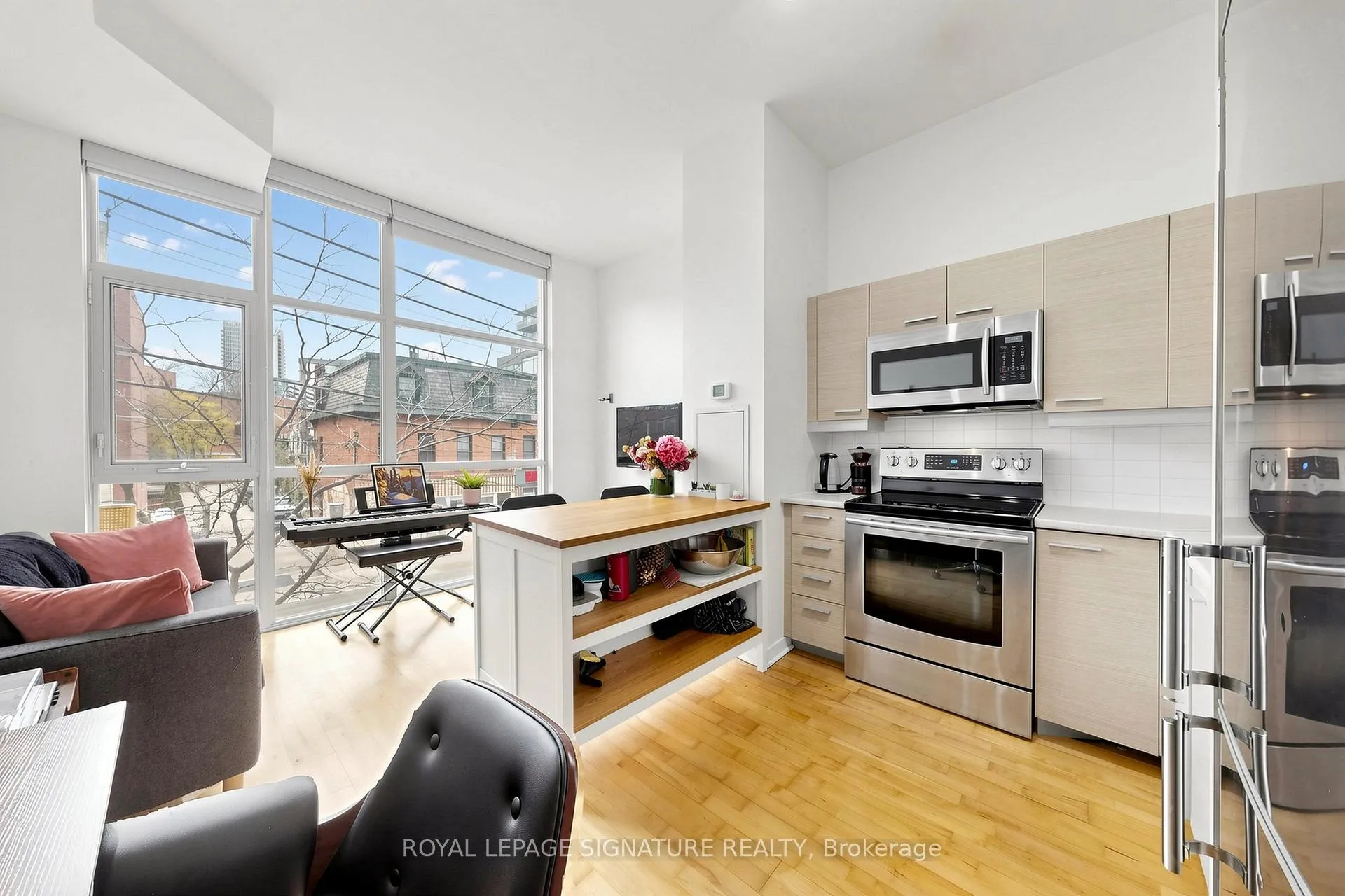 Photo 4 of Unit 203, 569 King Street E, Toronto, Moss Park — HOMEH