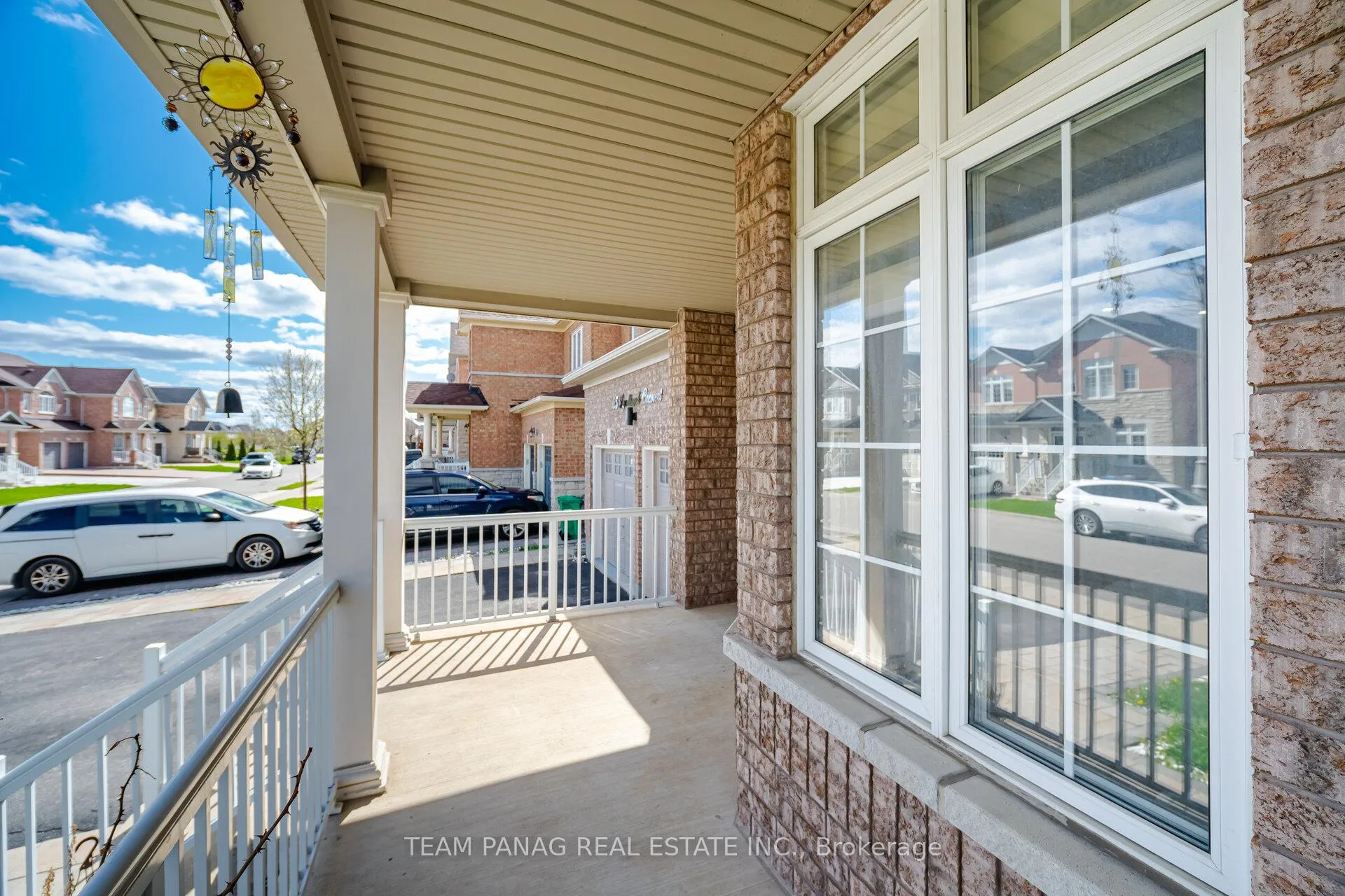 Photo 5 of 55 Lyndbrook Crescent, Brampton, Bram East — HOMEH