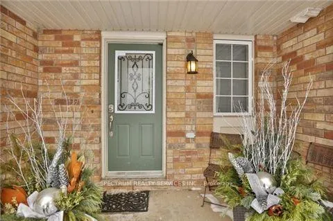 Photo 3 of 2584 Valleyridge Drive, Oakville, Bronte Creek — HOMEH