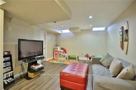 Photo 9 of 2584 Valleyridge Drive, Oakville, Bronte Creek — HOMEH