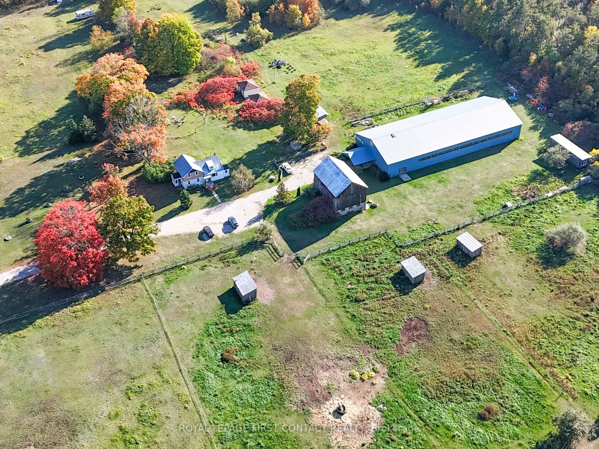 Photo 3 of 2041 Flos 4 Road W, Springwater, Rural Springwater — HOMEH