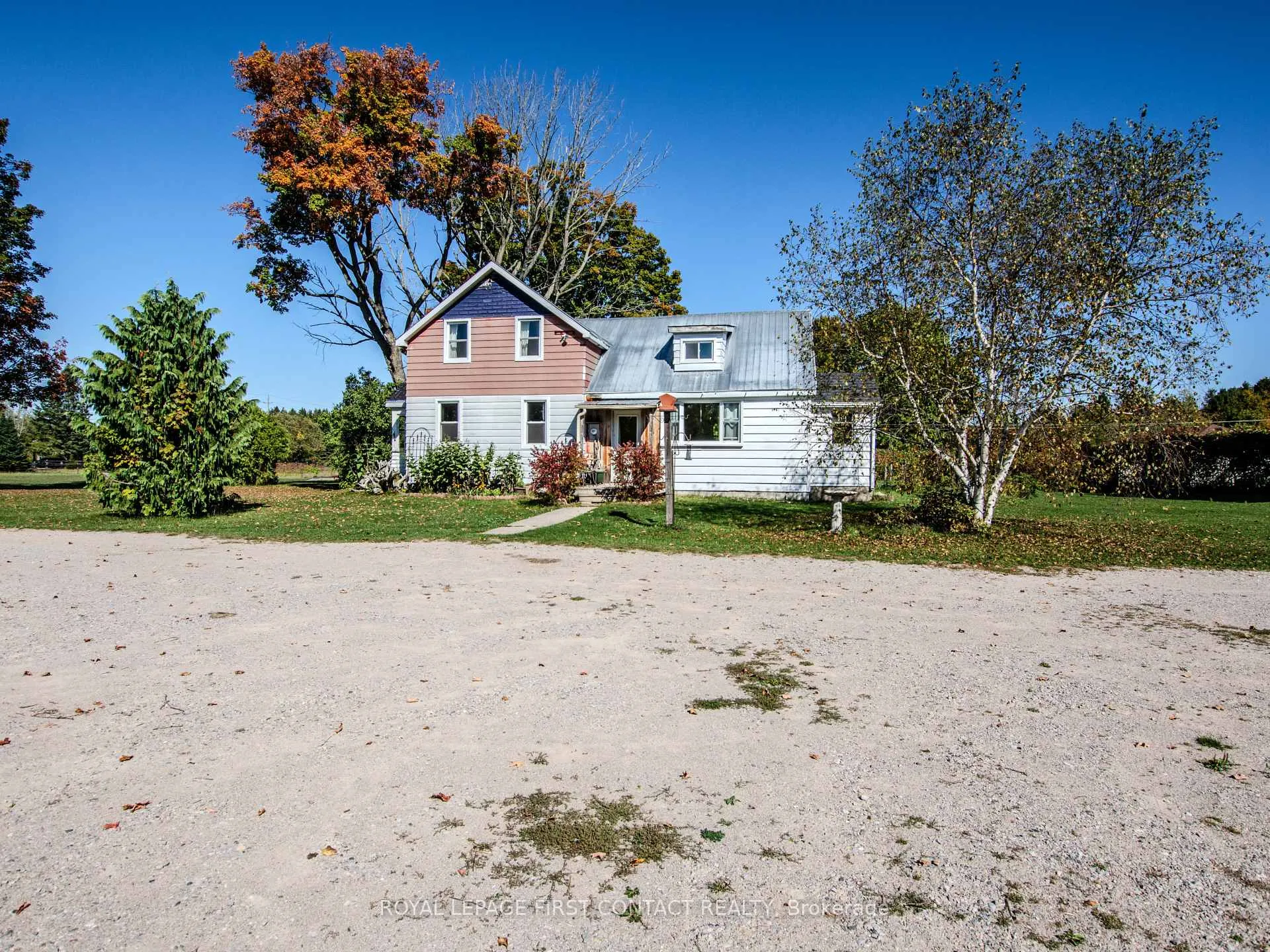 Photo 5 of 2041 Flos 4 Road W, Springwater, Rural Springwater — HOMEH