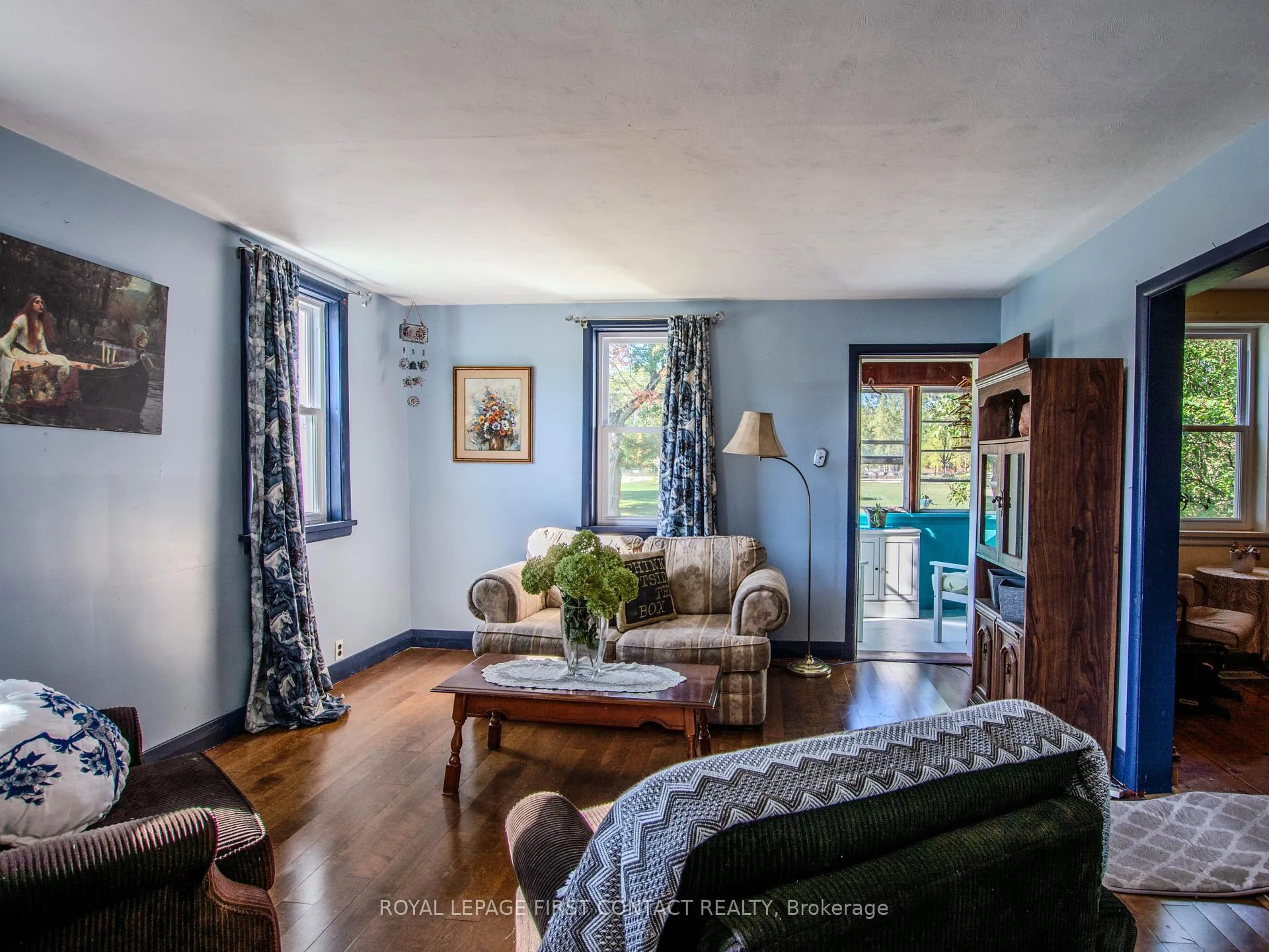 Photo 9 of 2041 Flos 4 Road W, Springwater, Rural Springwater — HOMEH