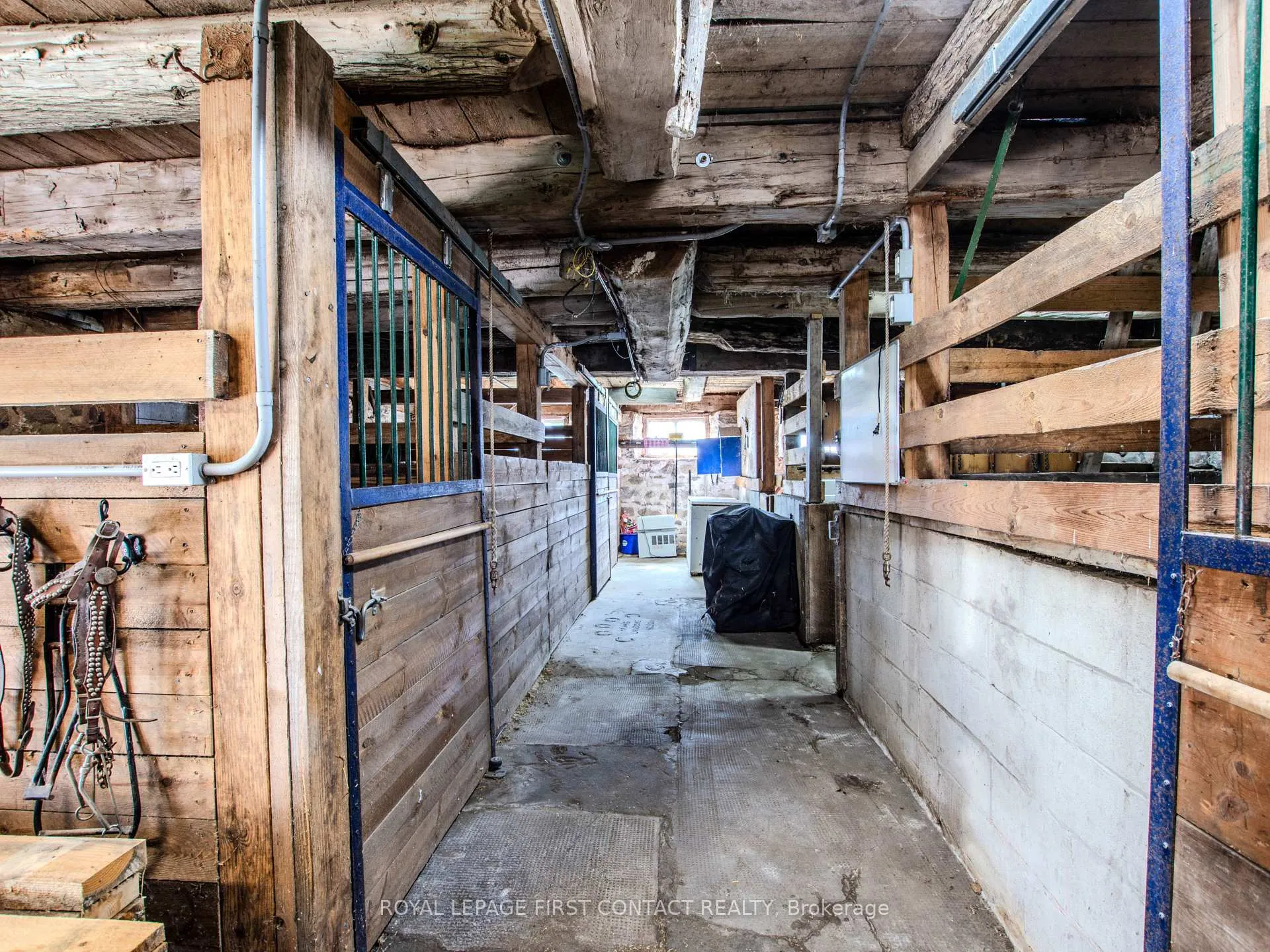 Photo 23 of 2041 Flos 4 Road W, Springwater, Rural Springwater — HOMEH