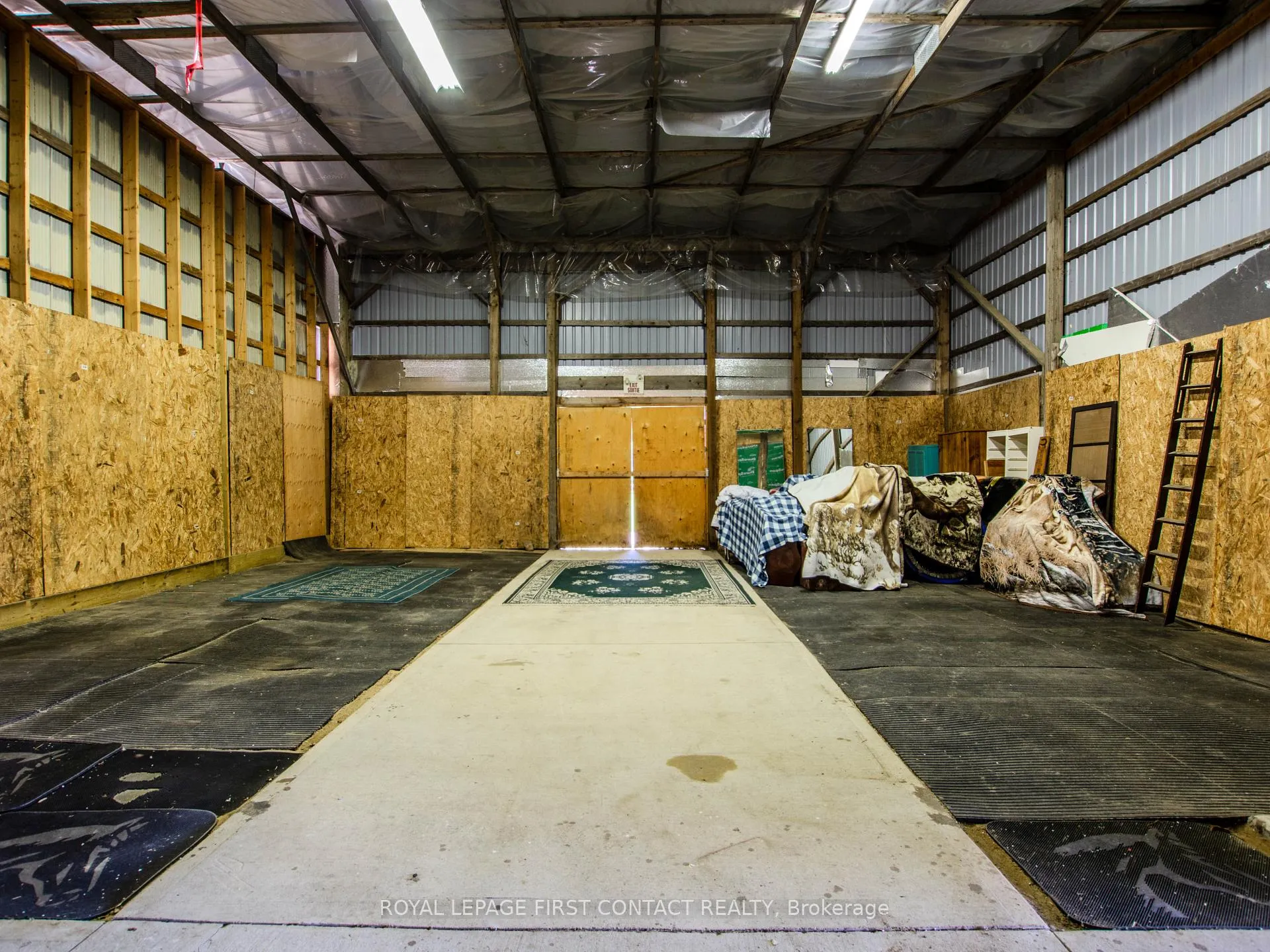 Photo 31 of 2041 Flos 4 Road W, Springwater, Rural Springwater — HOMEH