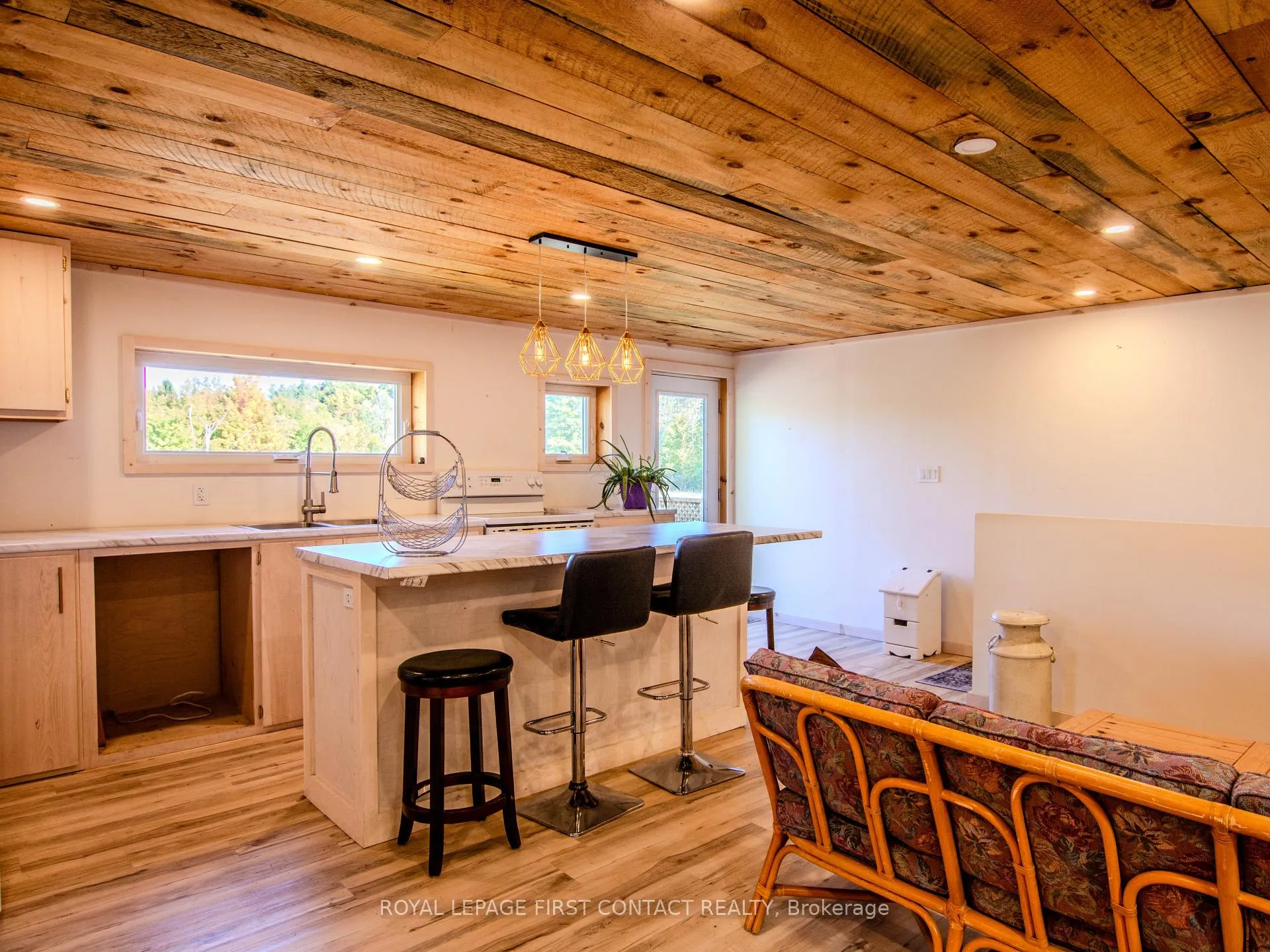 Photo 36 of 2041 Flos 4 Road W, Springwater, Rural Springwater — HOMEH