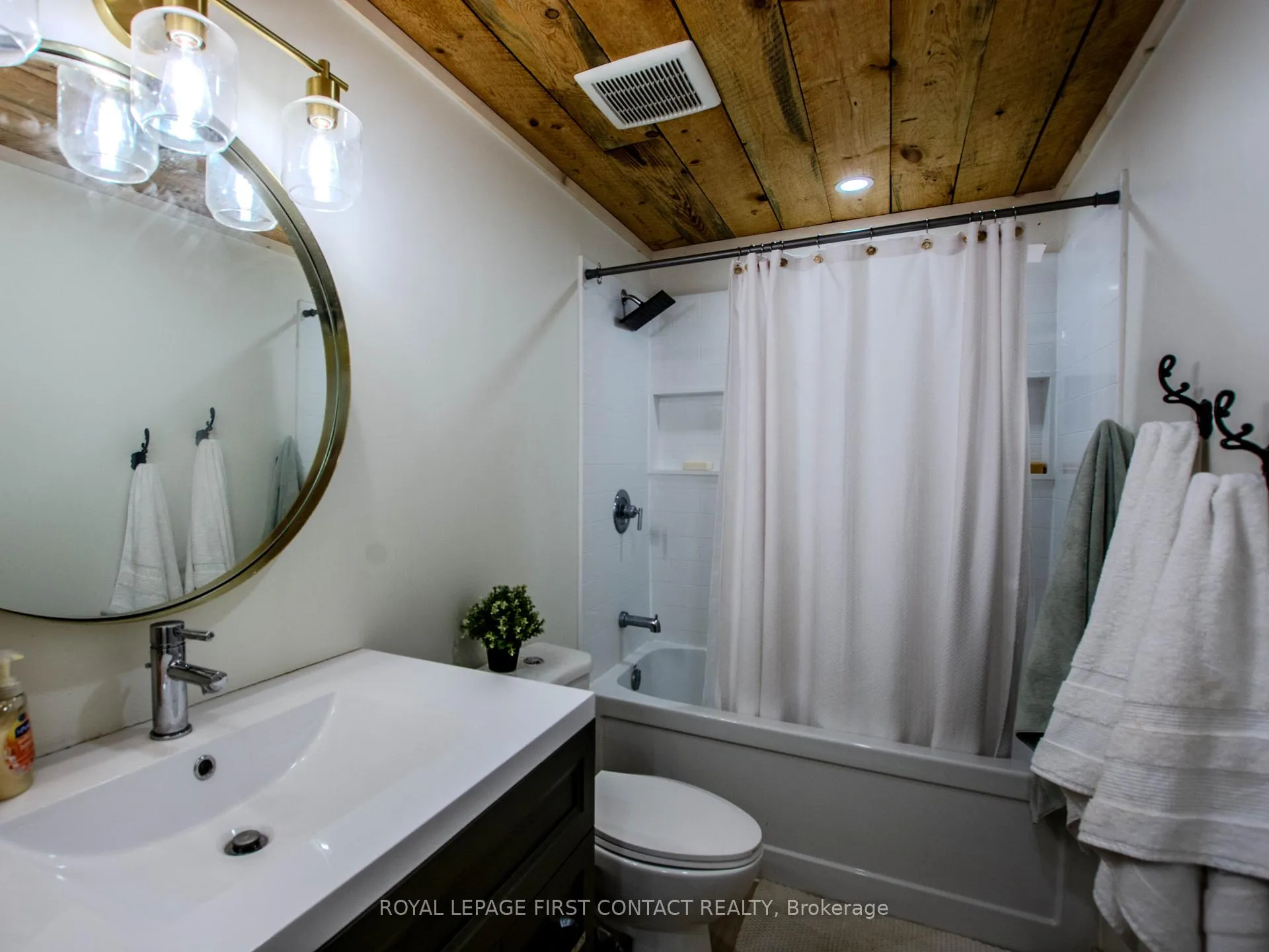 Photo 37 of 2041 Flos 4 Road W, Springwater, Rural Springwater — HOMEH