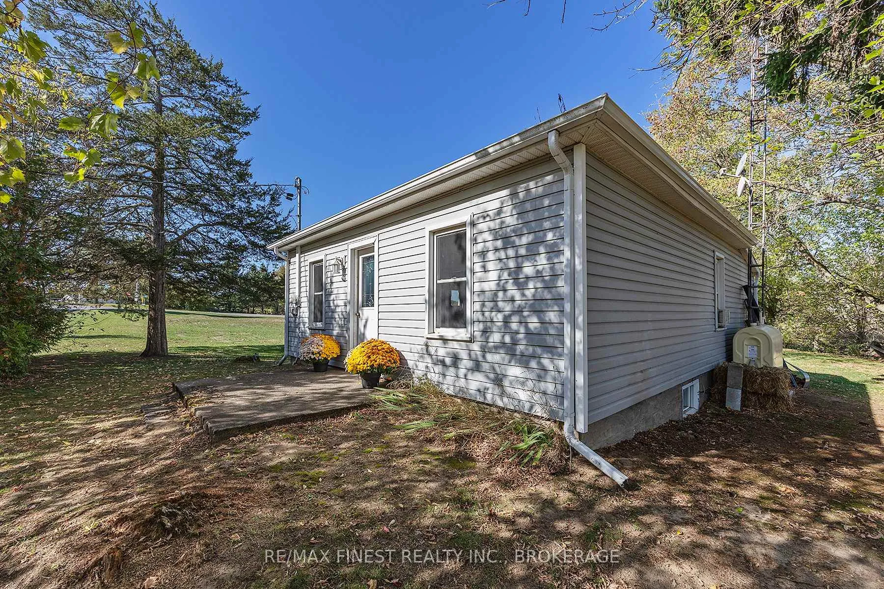 Photo 2 of 1018 Oak Flats Road, Frontenac, Frontenac South — HOMEH