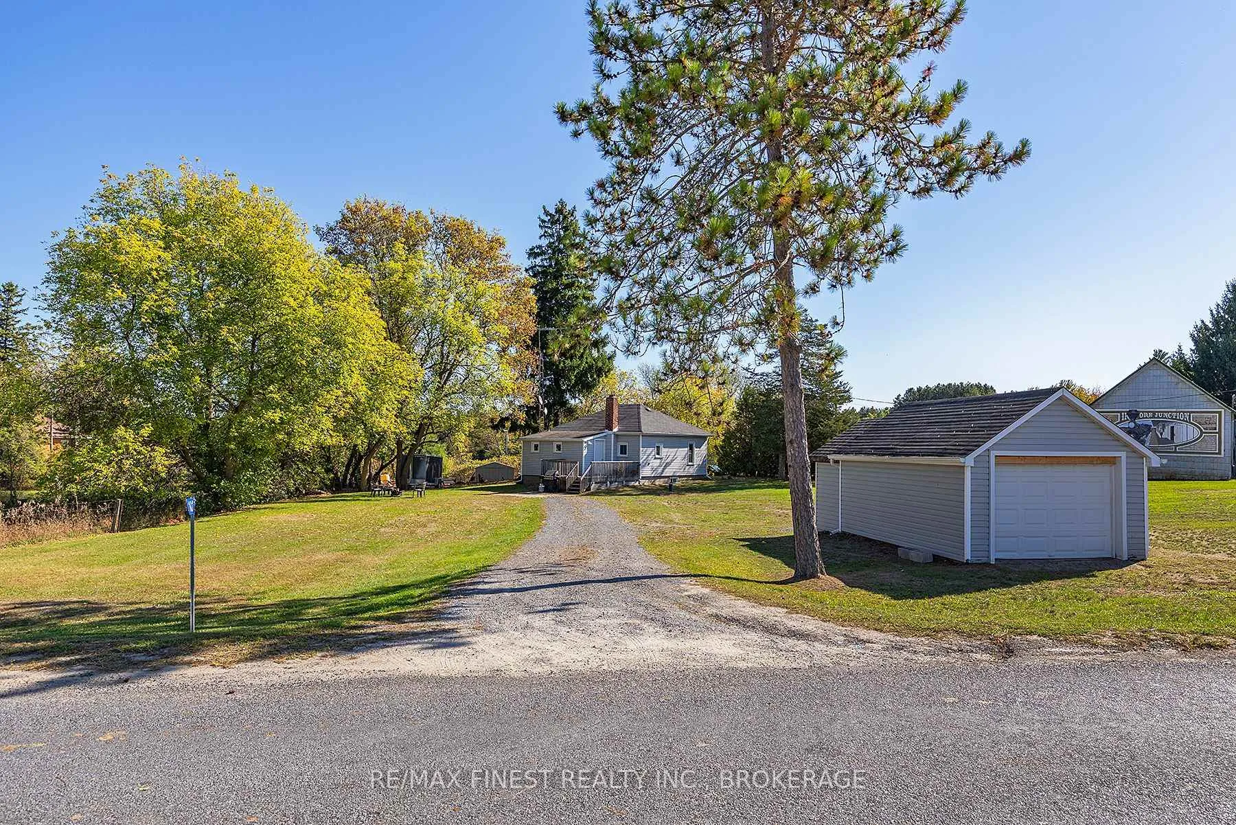 Photo 3 of 1018 Oak Flats Road, Frontenac, Frontenac South — HOMEH