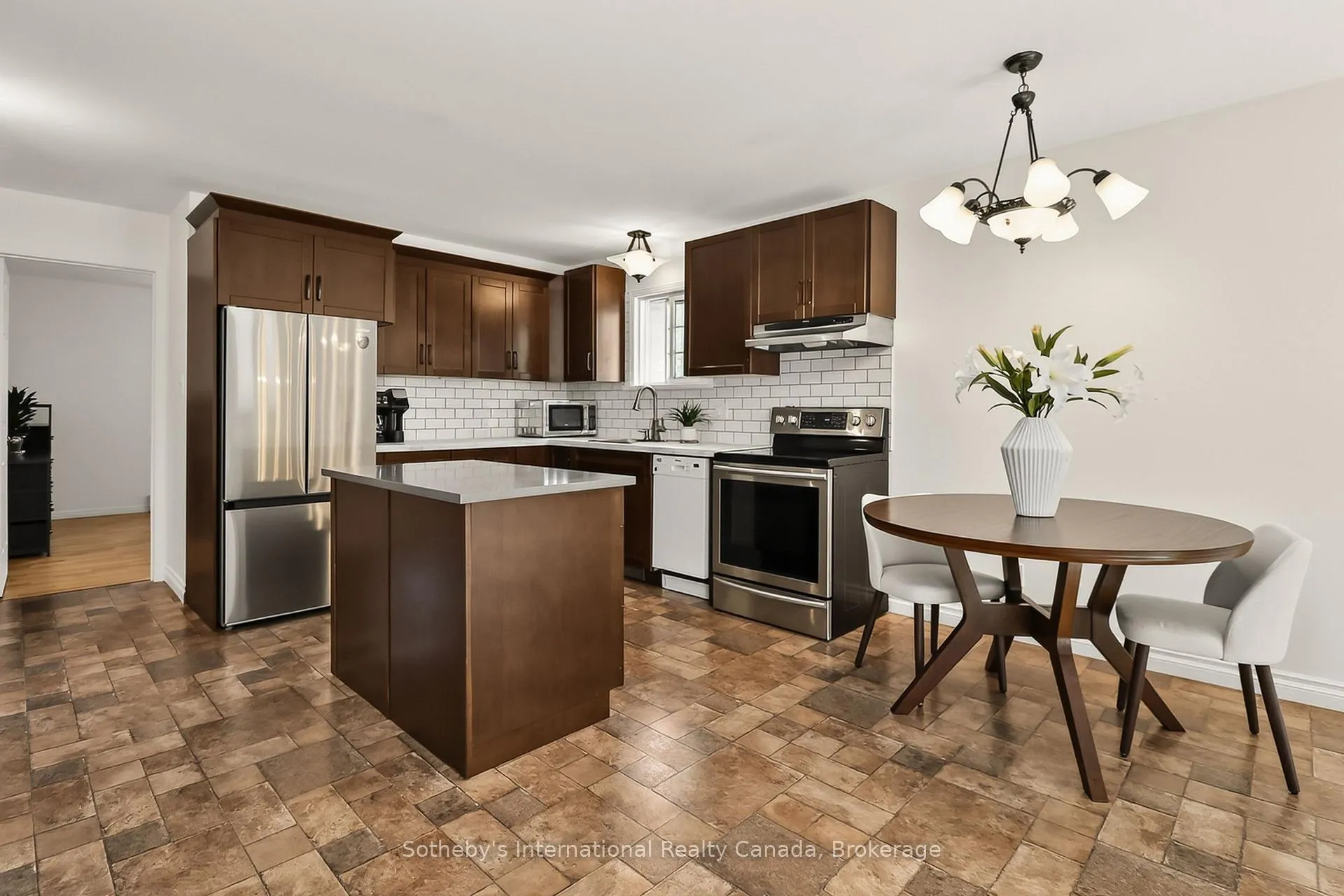 Photo 3 of 224 Beech Street, Clearview, Stayner — HOMEH