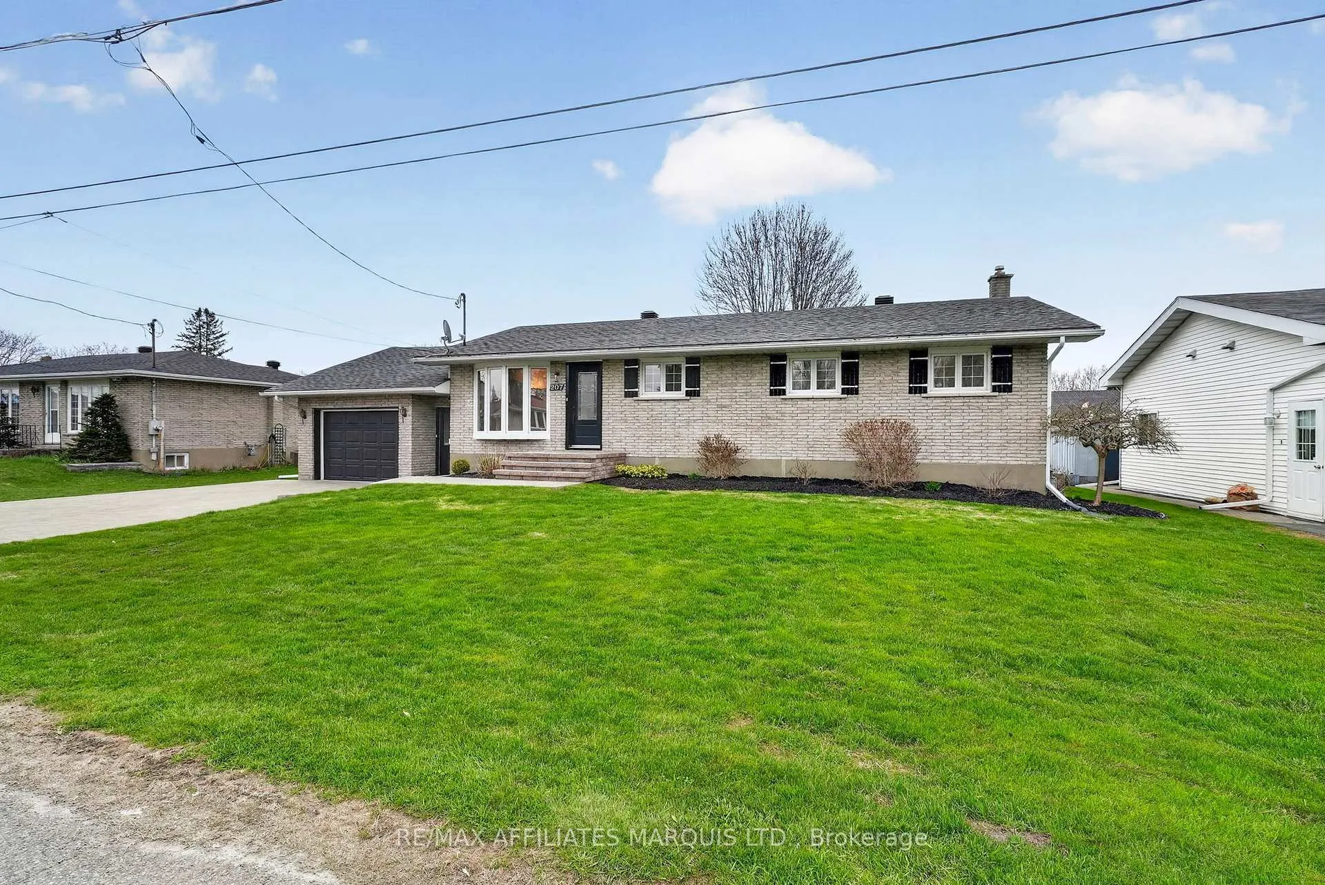 Photo 3 of 207 McKenzie Street, Cornwall — HOMEH