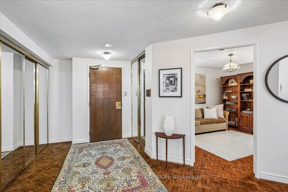 Photo 5 of Unit 1404, 343 Clark Avenue W, Vaughan, Crestwood-Springfarm-Yorkhill — HOMEH