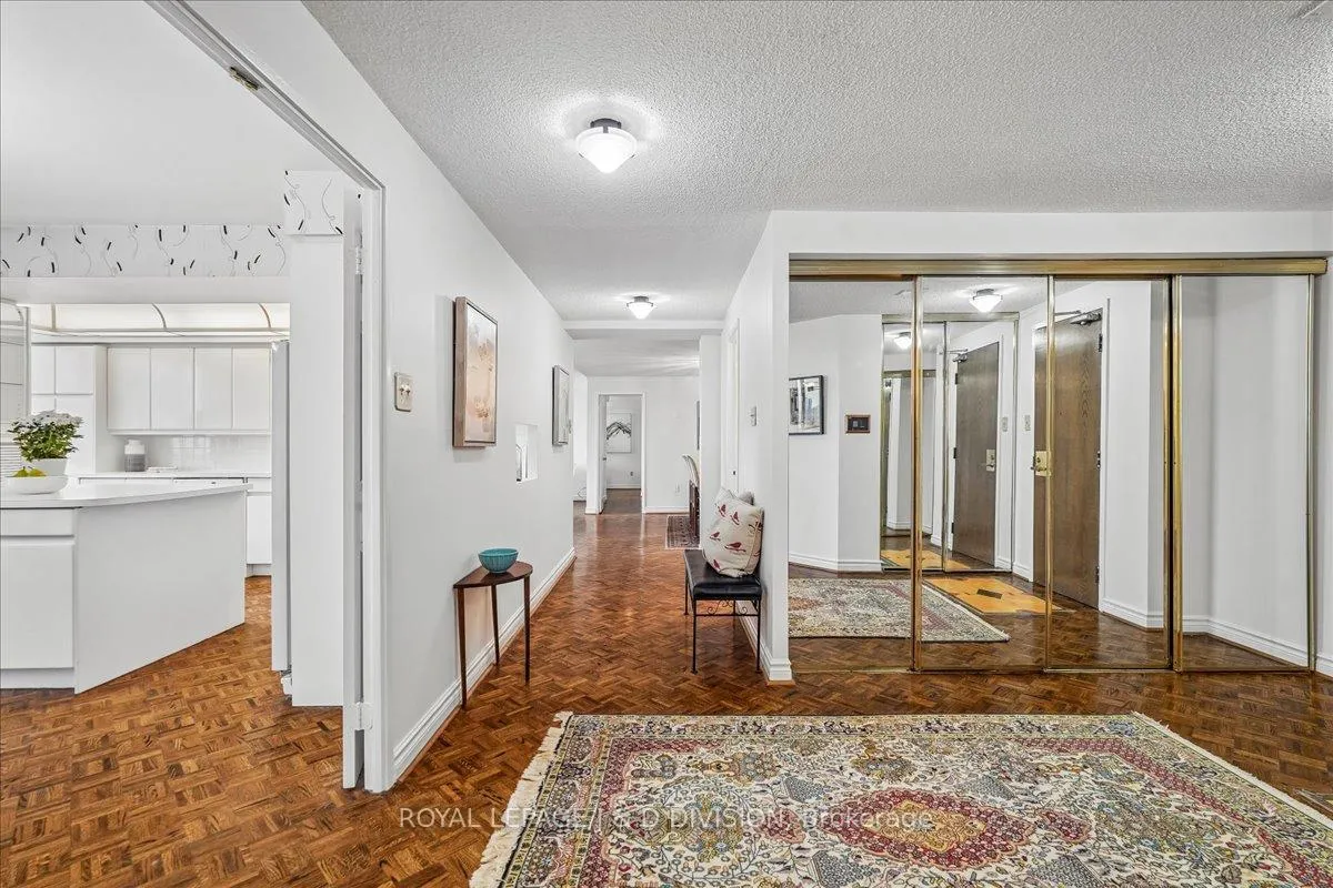 Photo 7 of Unit 1404, 343 Clark Avenue W, Vaughan, Crestwood-Springfarm-Yorkhill — HOMEH