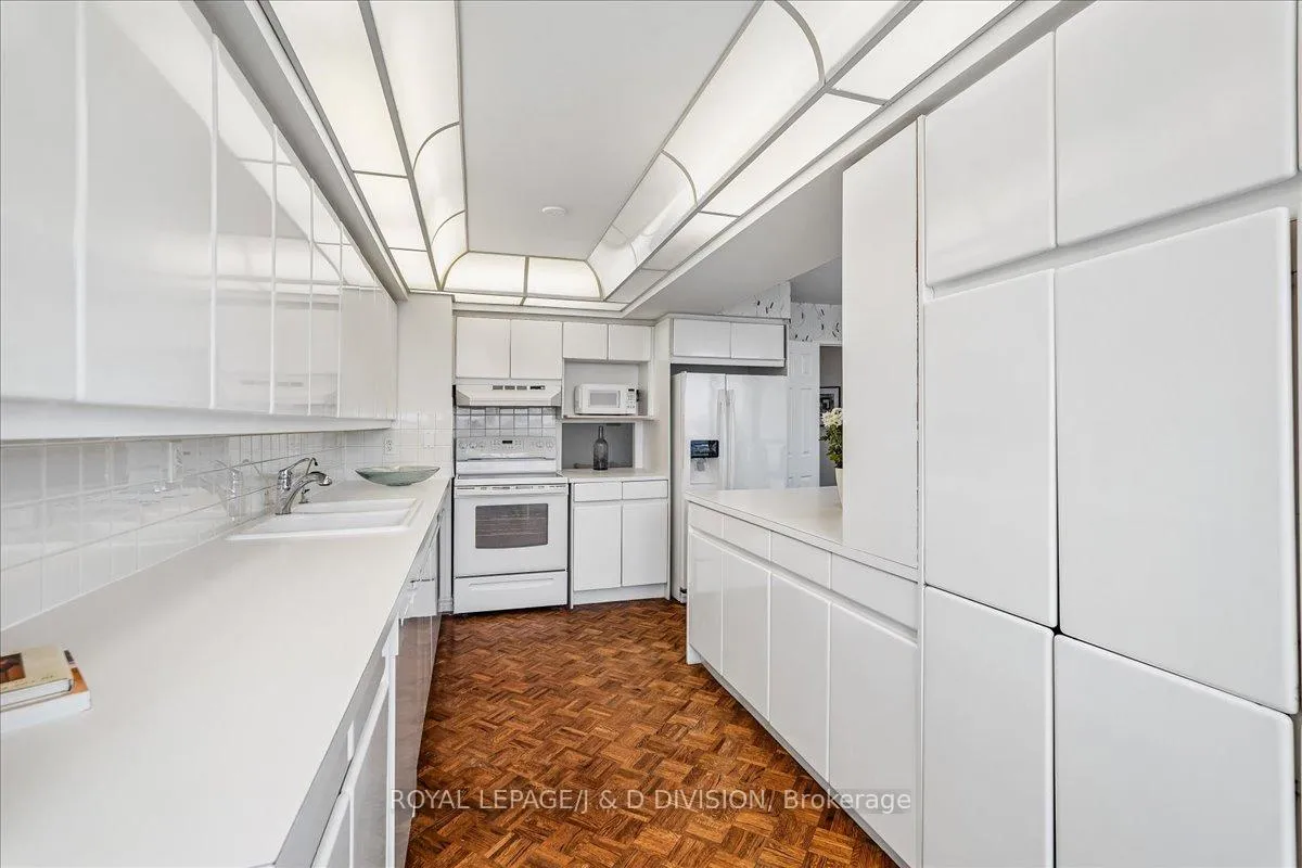 Photo 21 of Unit 1404, 343 Clark Avenue W, Vaughan, Crestwood-Springfarm-Yorkhill — HOMEH