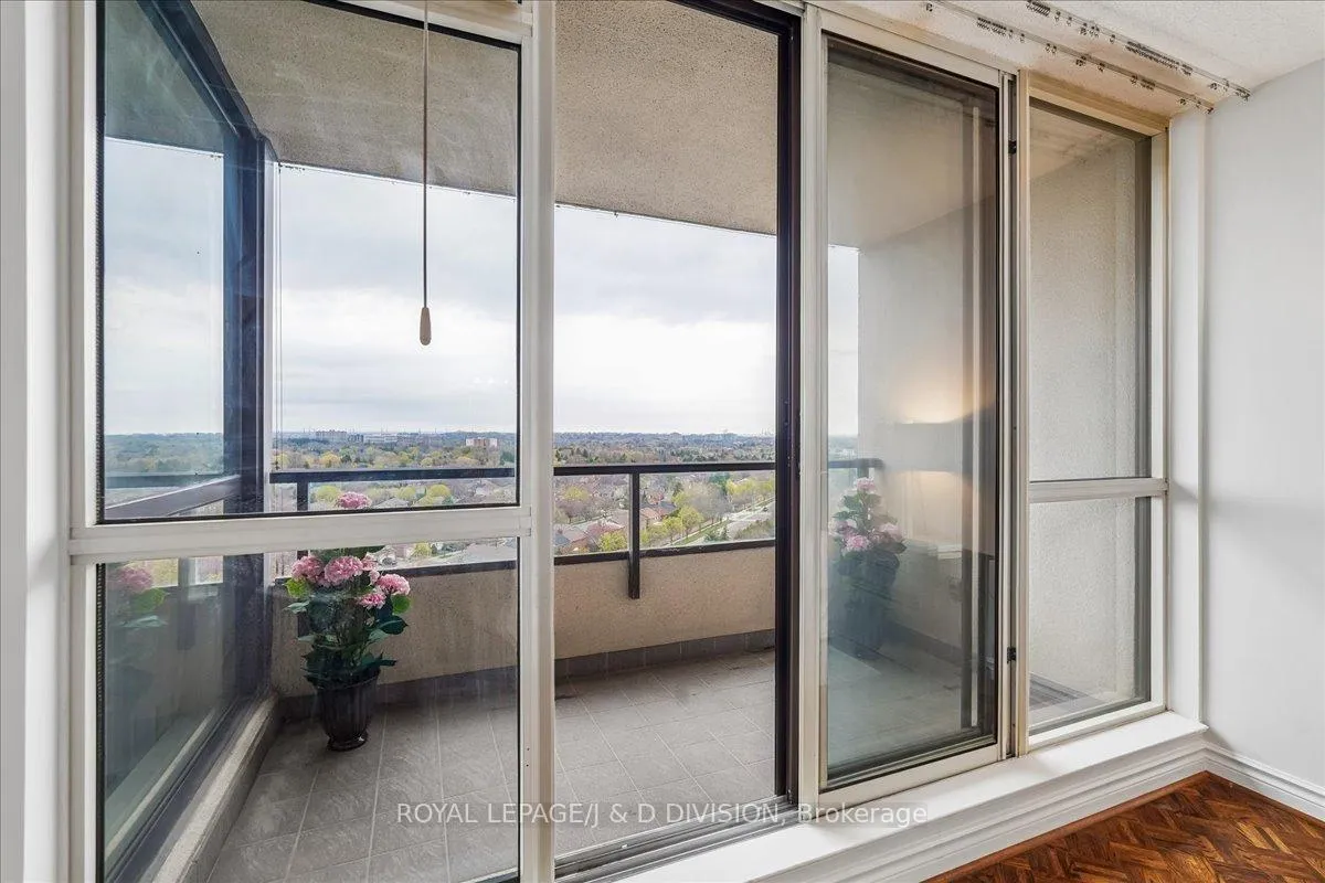 Photo 26 of Unit 1404, 343 Clark Avenue W, Vaughan, Crestwood-Springfarm-Yorkhill — HOMEH