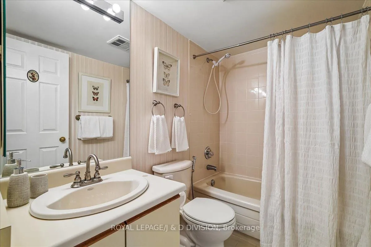 Photo 32 of Unit 1404, 343 Clark Avenue W, Vaughan, Crestwood-Springfarm-Yorkhill — HOMEH