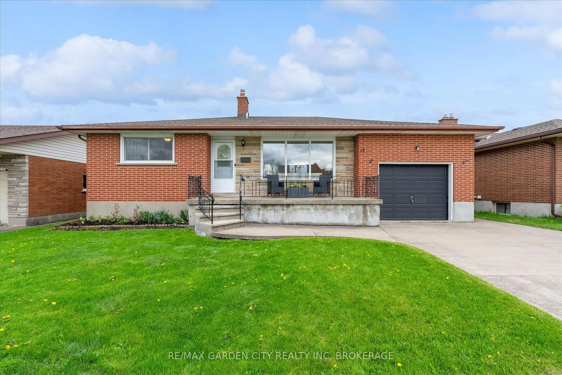 Photo 1 of 17 St. Charles Drive, Thorold, Thorold Downtown — HOMEH
