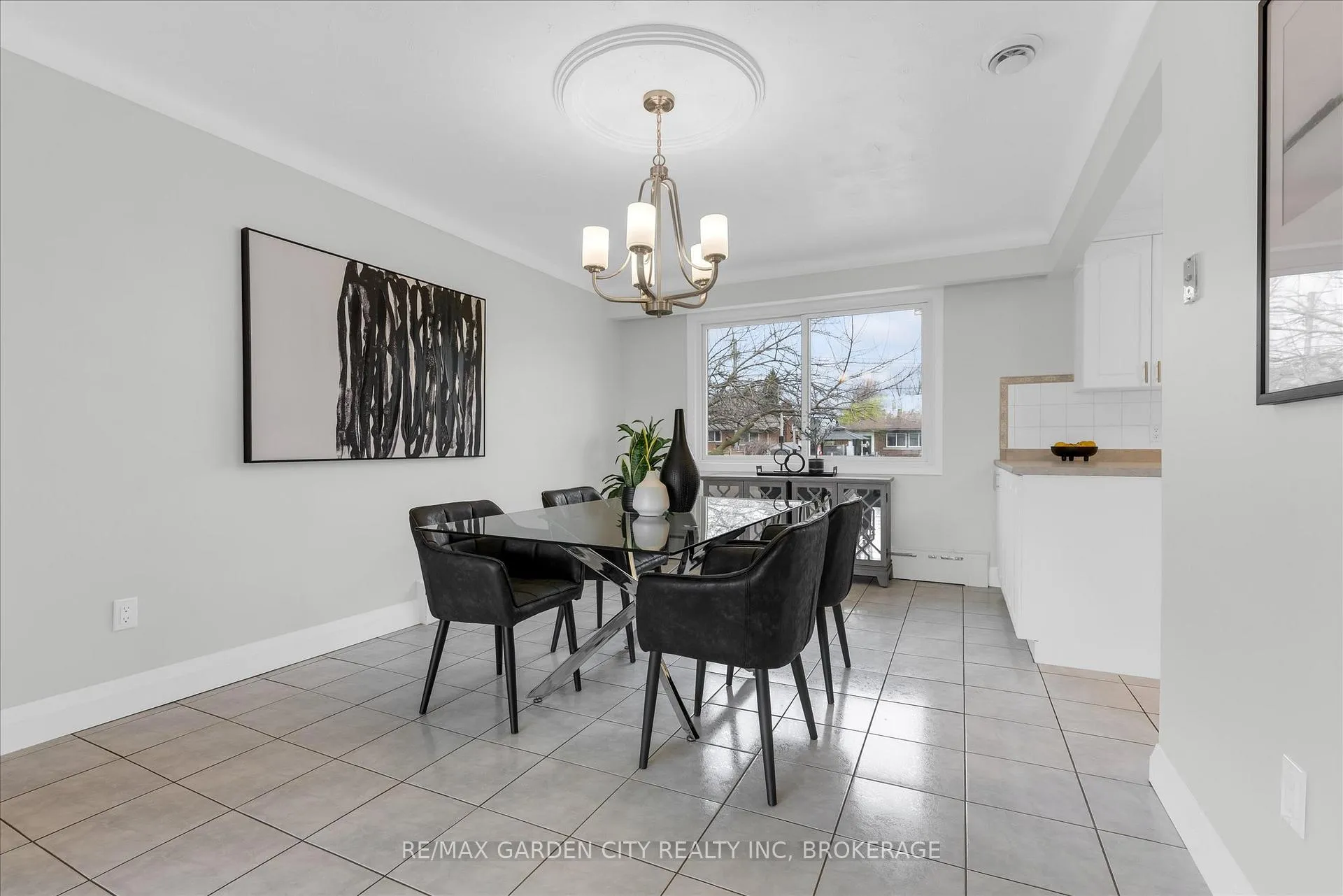 Photo 11 of 17 St. Charles Drive, Thorold, Thorold Downtown — HOMEH