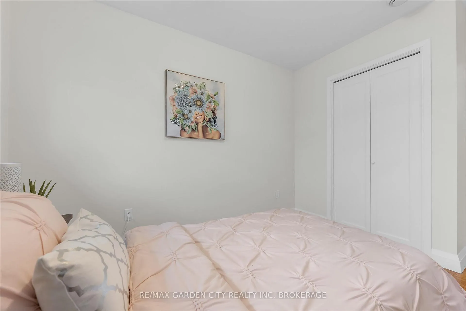 Photo 14 of 17 St. Charles Drive, Thorold, Thorold Downtown — HOMEH