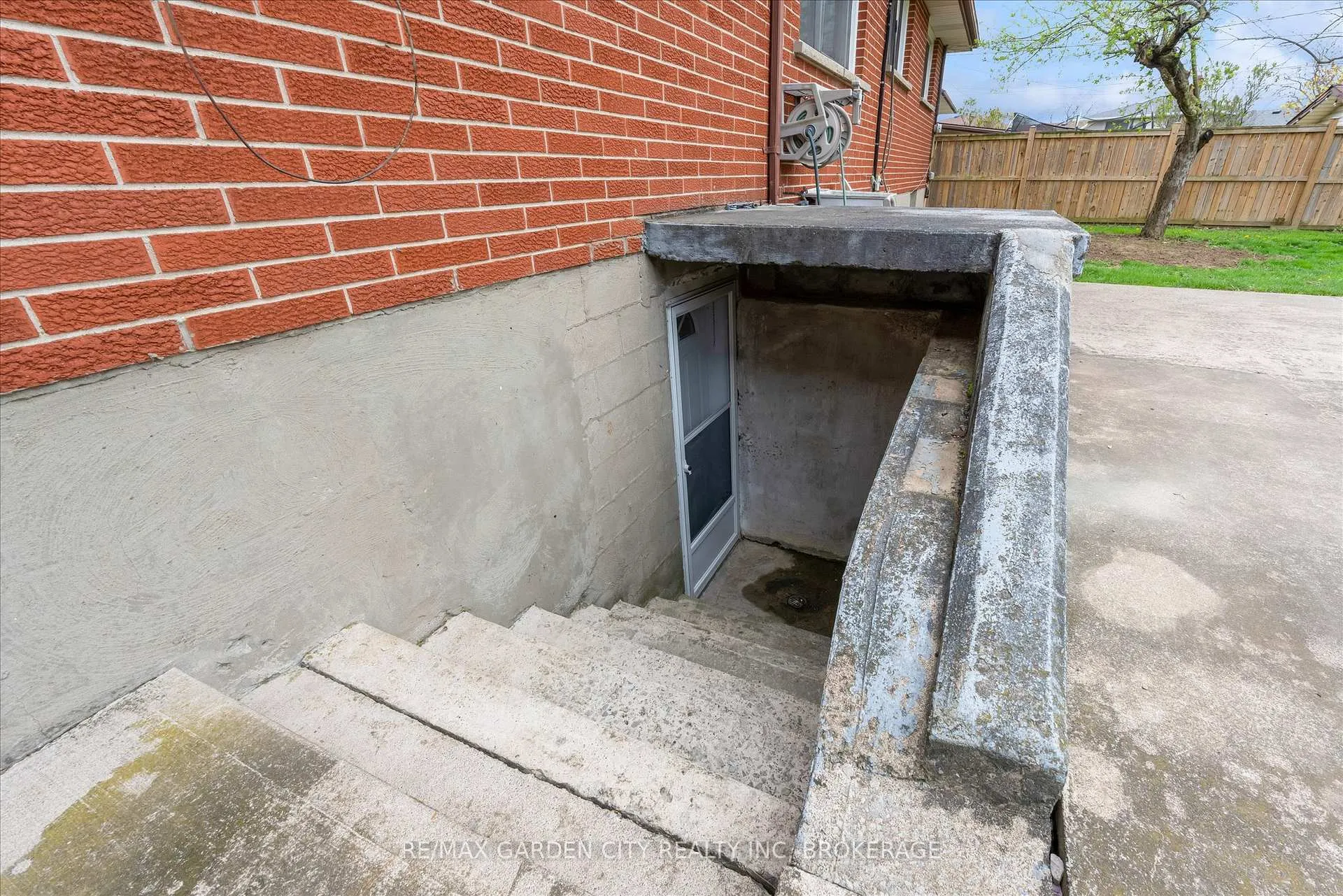 Photo 27 of 17 St. Charles Drive, Thorold, Thorold Downtown — HOMEH