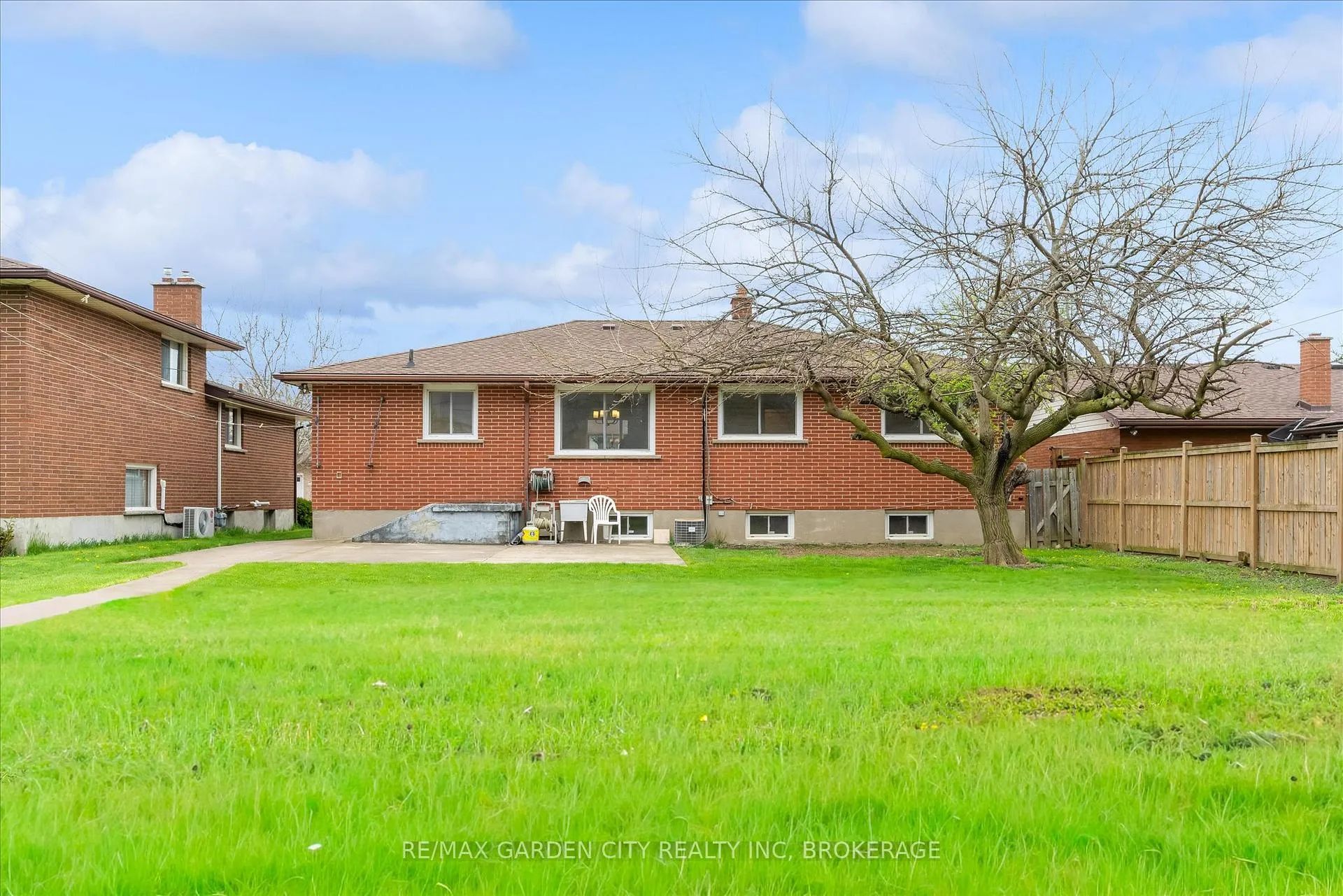 Photo 29 of 17 St. Charles Drive, Thorold, Thorold Downtown — HOMEH