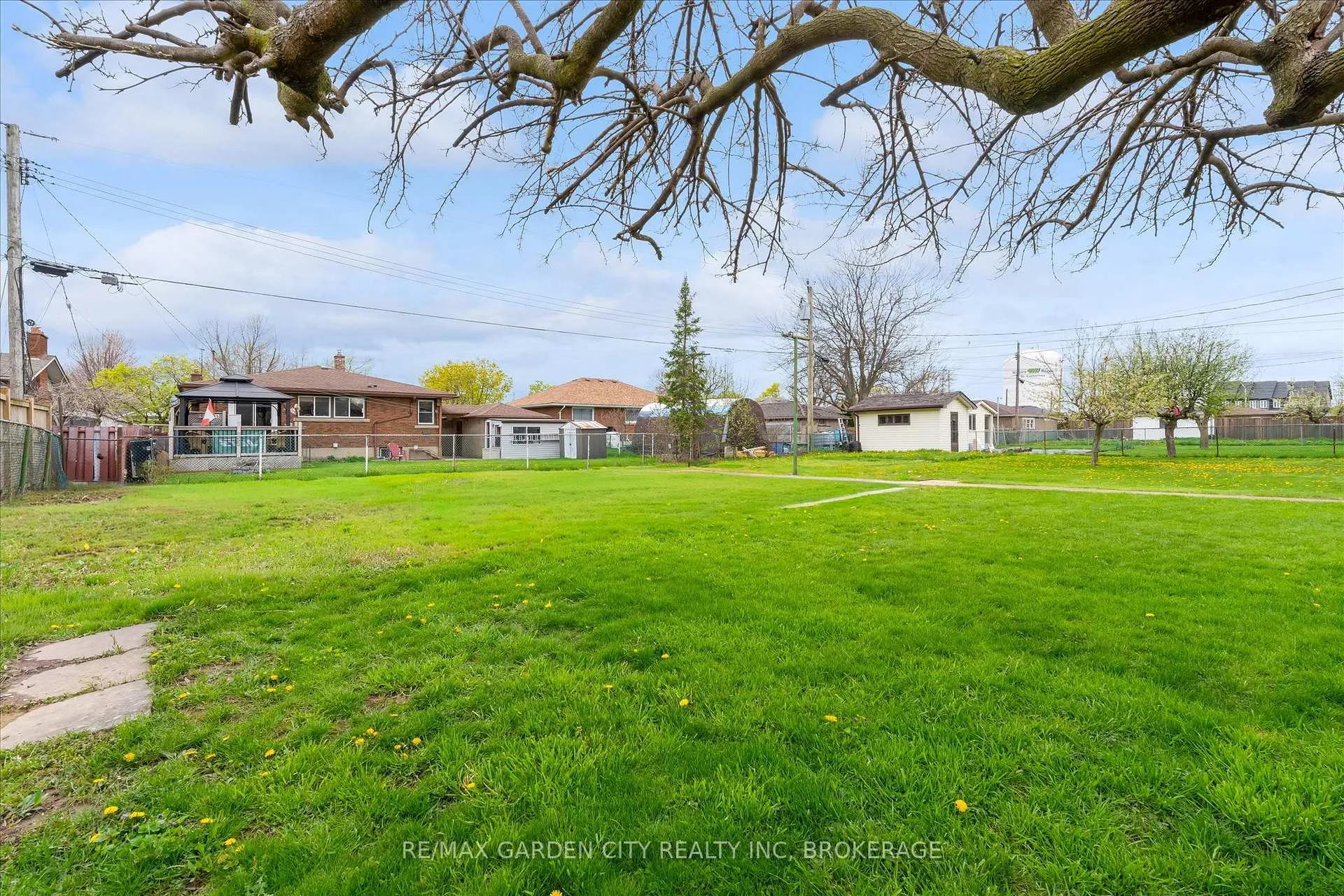 Photo 31 of 17 St. Charles Drive, Thorold, Thorold Downtown — HOMEH