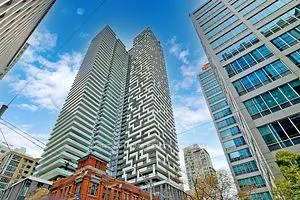 Front of Unit LPH05, 20 Lombard Street