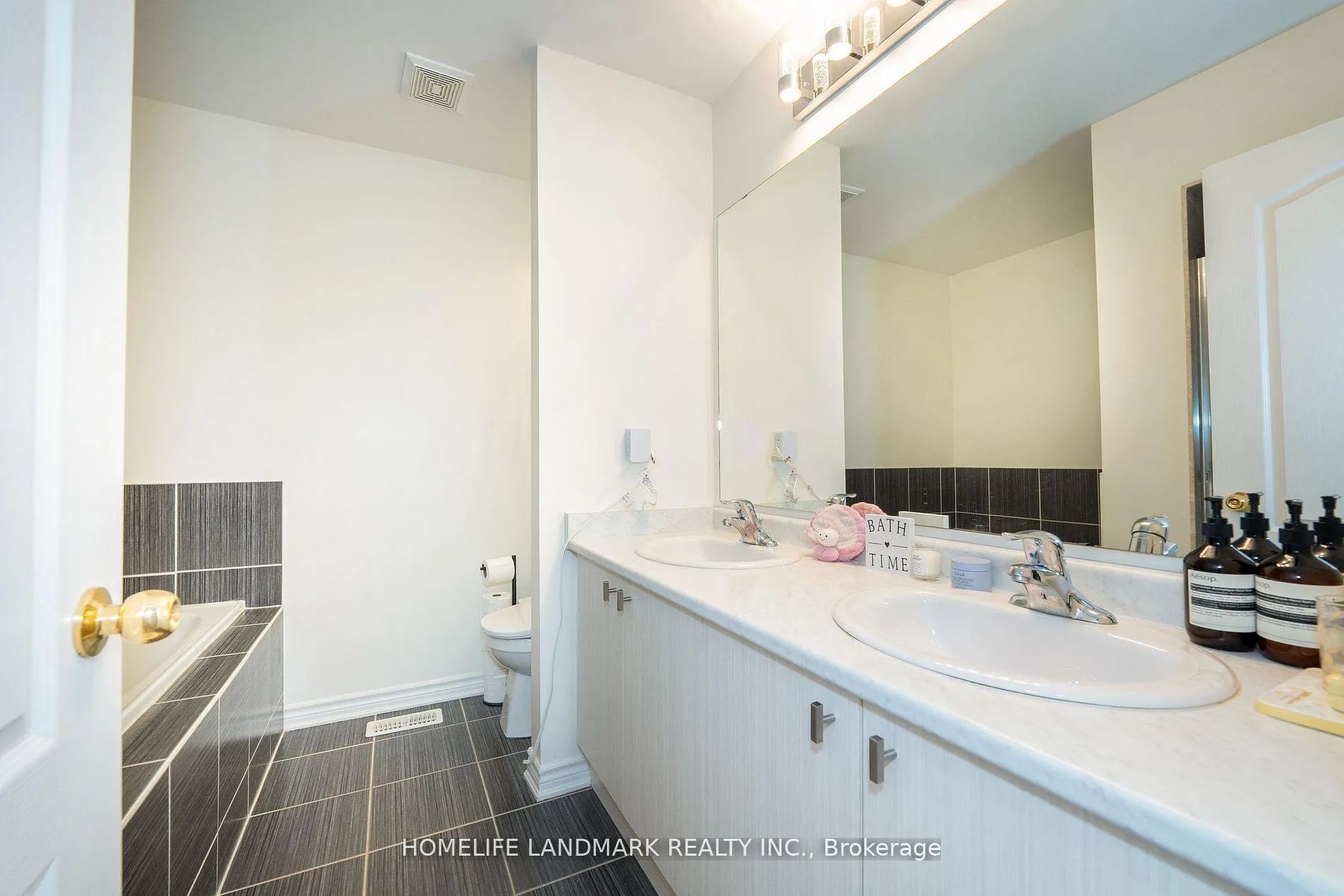 Photo 15 of Unit 51, 8777 Dufferin Street, Vaughan, Patterson — HOMEH