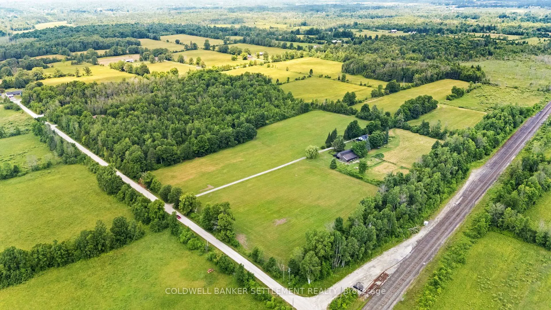 Photo 3 of 394 Elliott Road, Tay Valley, Bathurst/Burgess & Sherbrooke (Bathurst) Twp — HOMEH