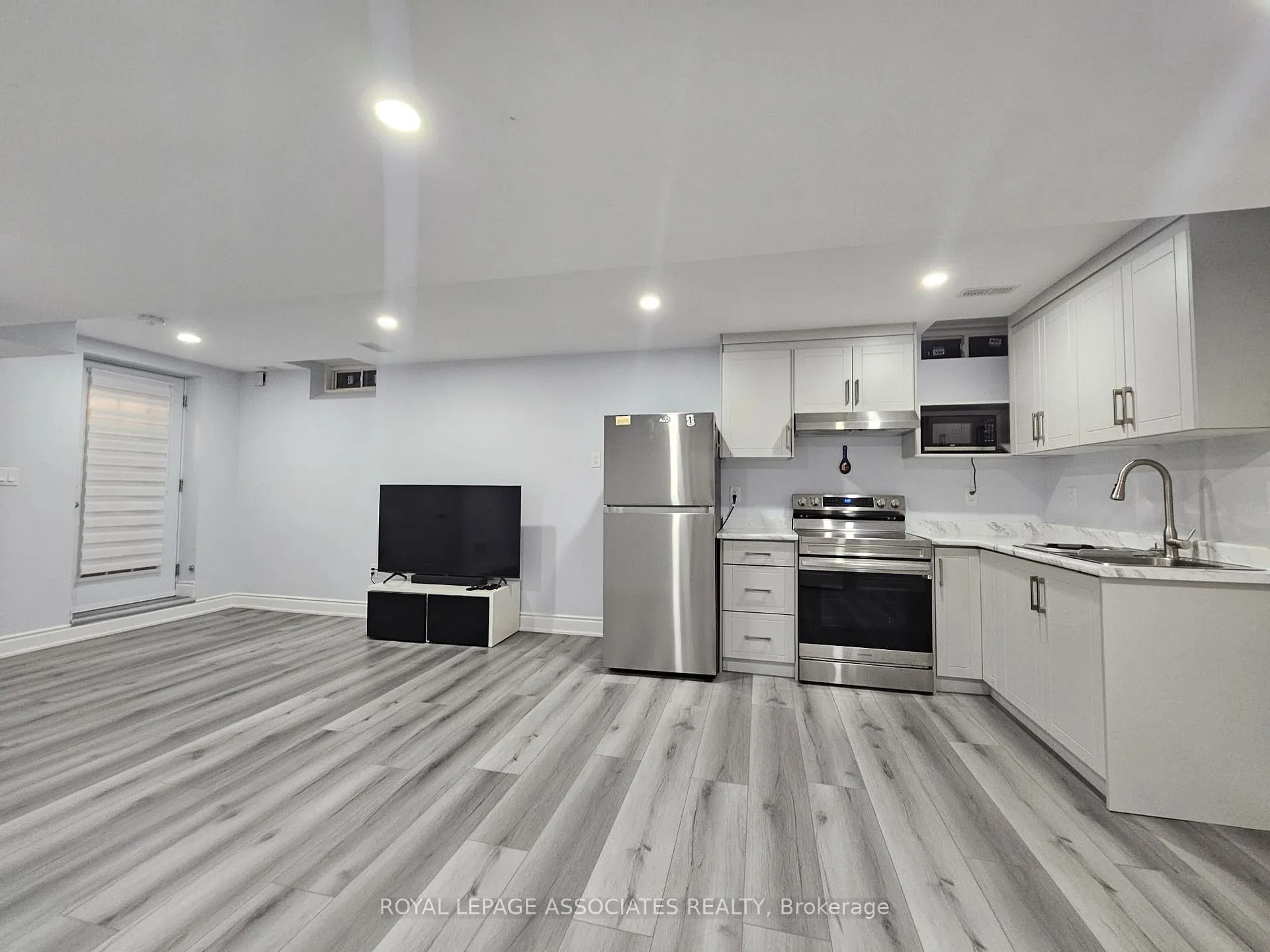 Photo 5 of 131 Lloyd Sanderson Drive, Brampton, Credit Valley — HOMEH