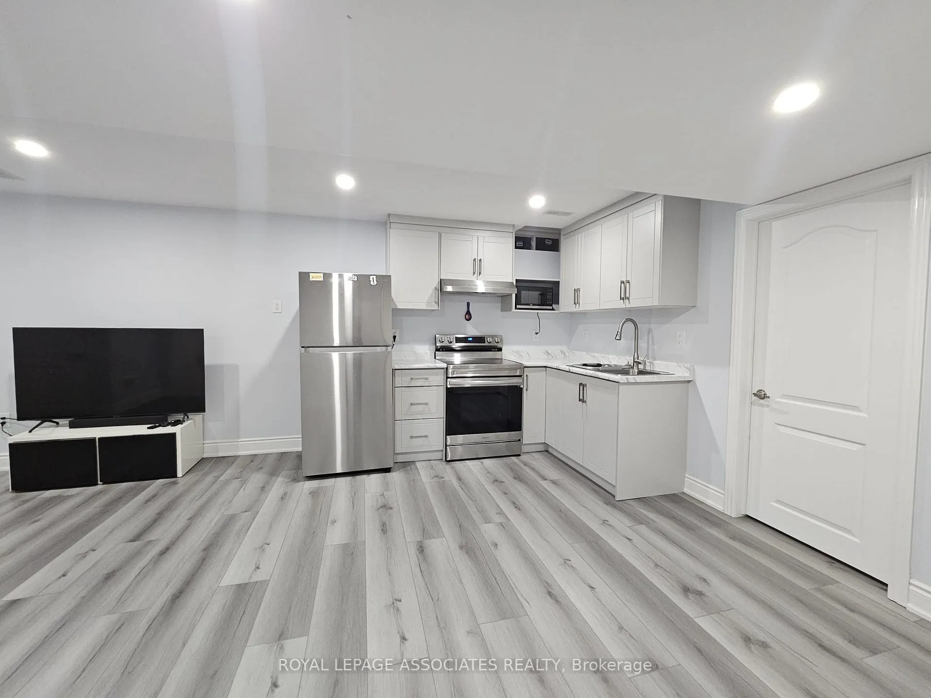 Photo 6 of 131 Lloyd Sanderson Drive, Brampton, Credit Valley — HOMEH