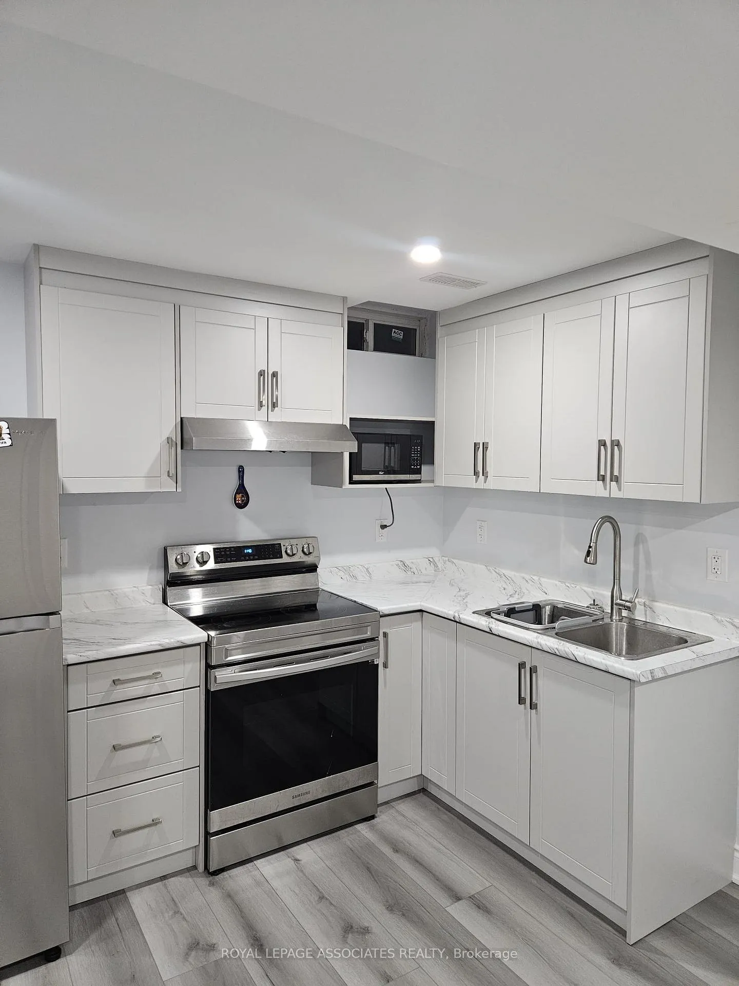 Photo 7 of 131 Lloyd Sanderson Drive, Brampton, Credit Valley — HOMEH