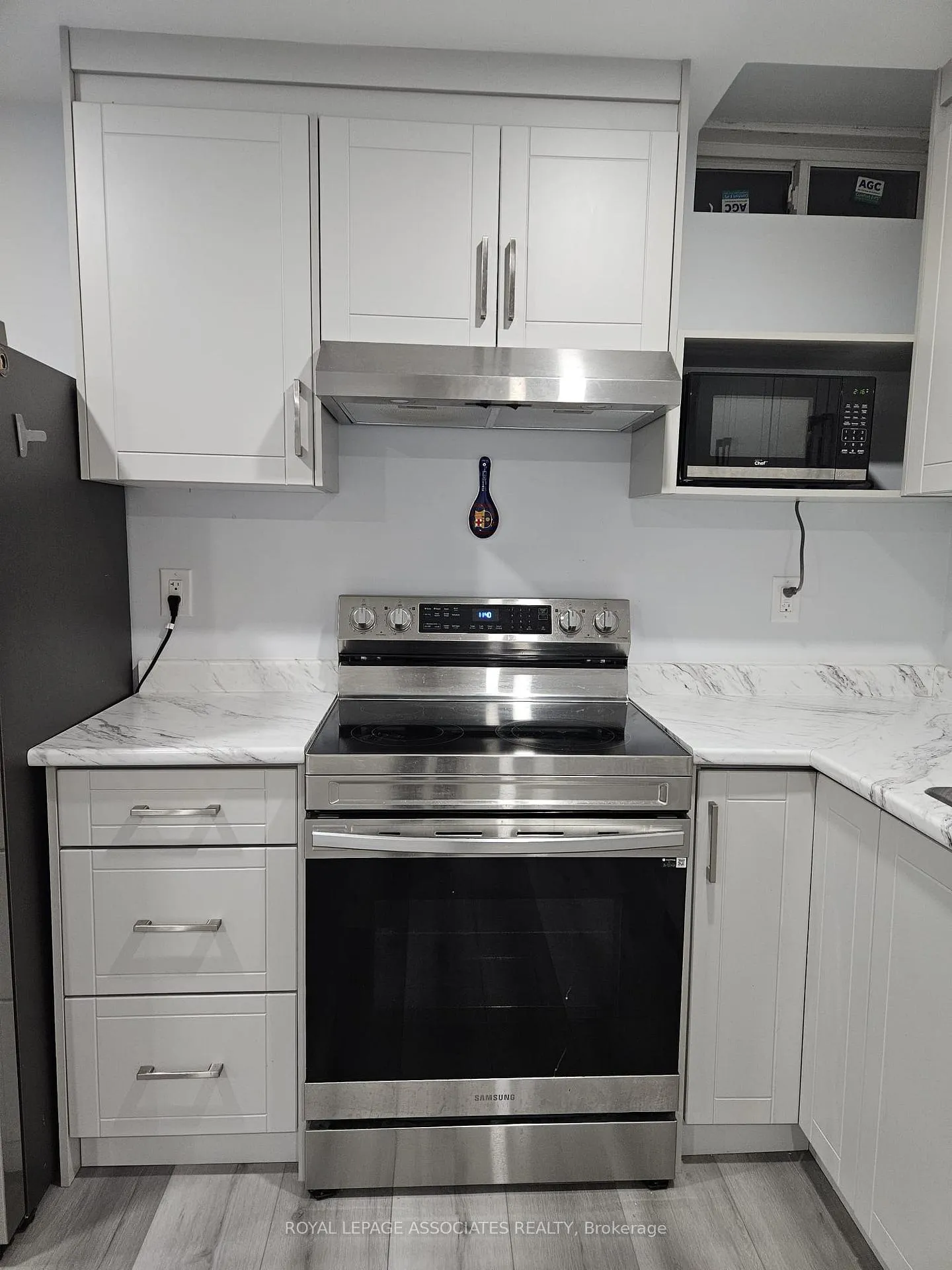 Photo 8 of 131 Lloyd Sanderson Drive, Brampton, Credit Valley — HOMEH