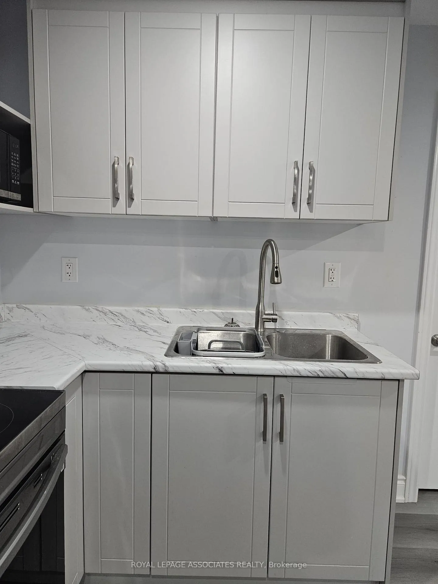 Photo 9 of 131 Lloyd Sanderson Drive, Brampton, Credit Valley — HOMEH