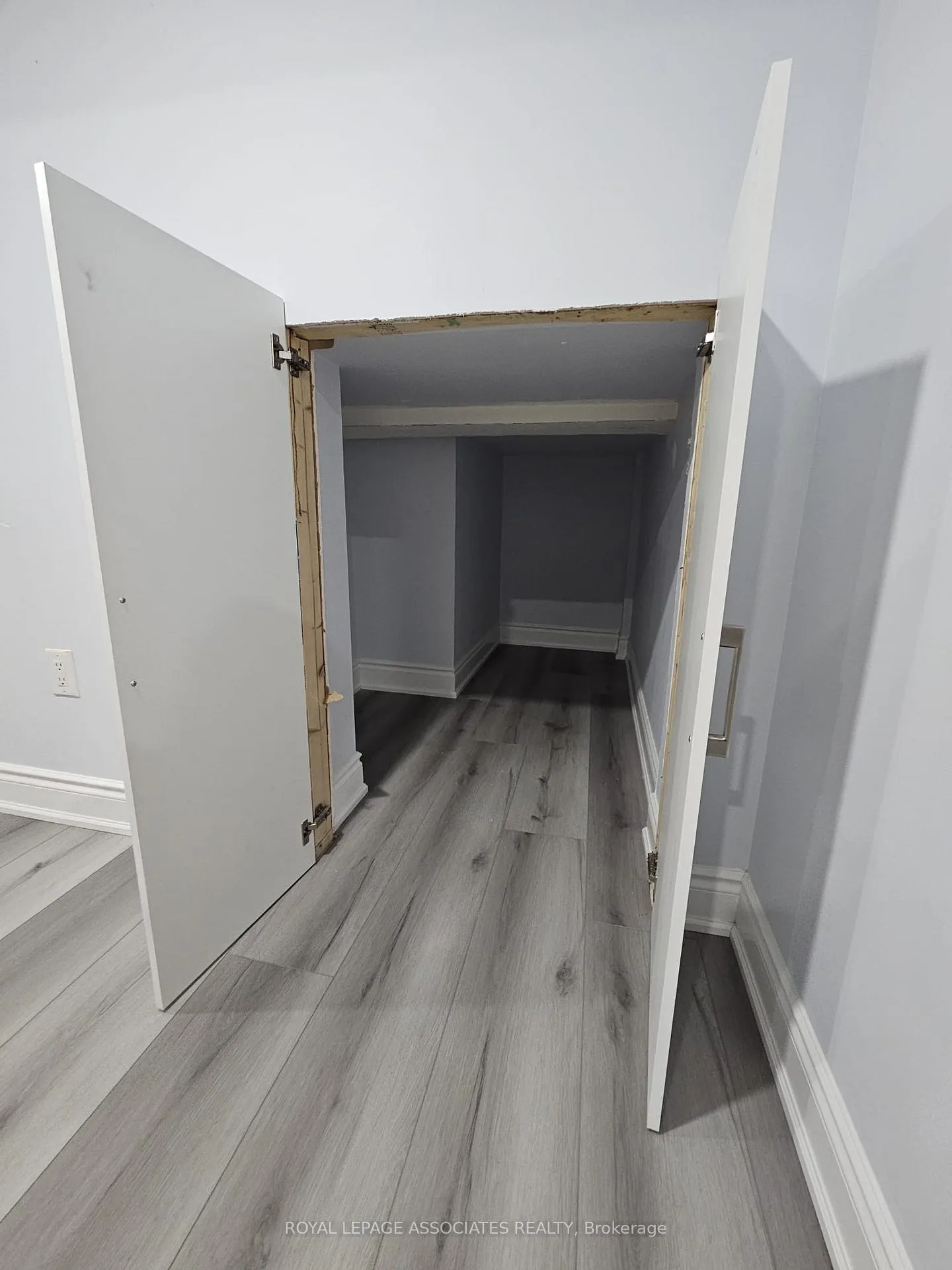 Photo 12 of 131 Lloyd Sanderson Drive, Brampton, Credit Valley — HOMEH