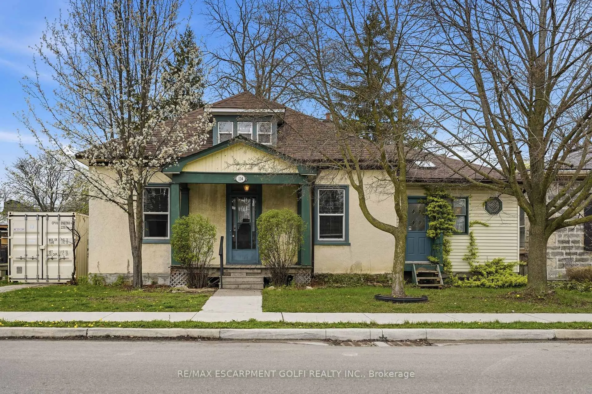 Front of 114 Grand Avenue S