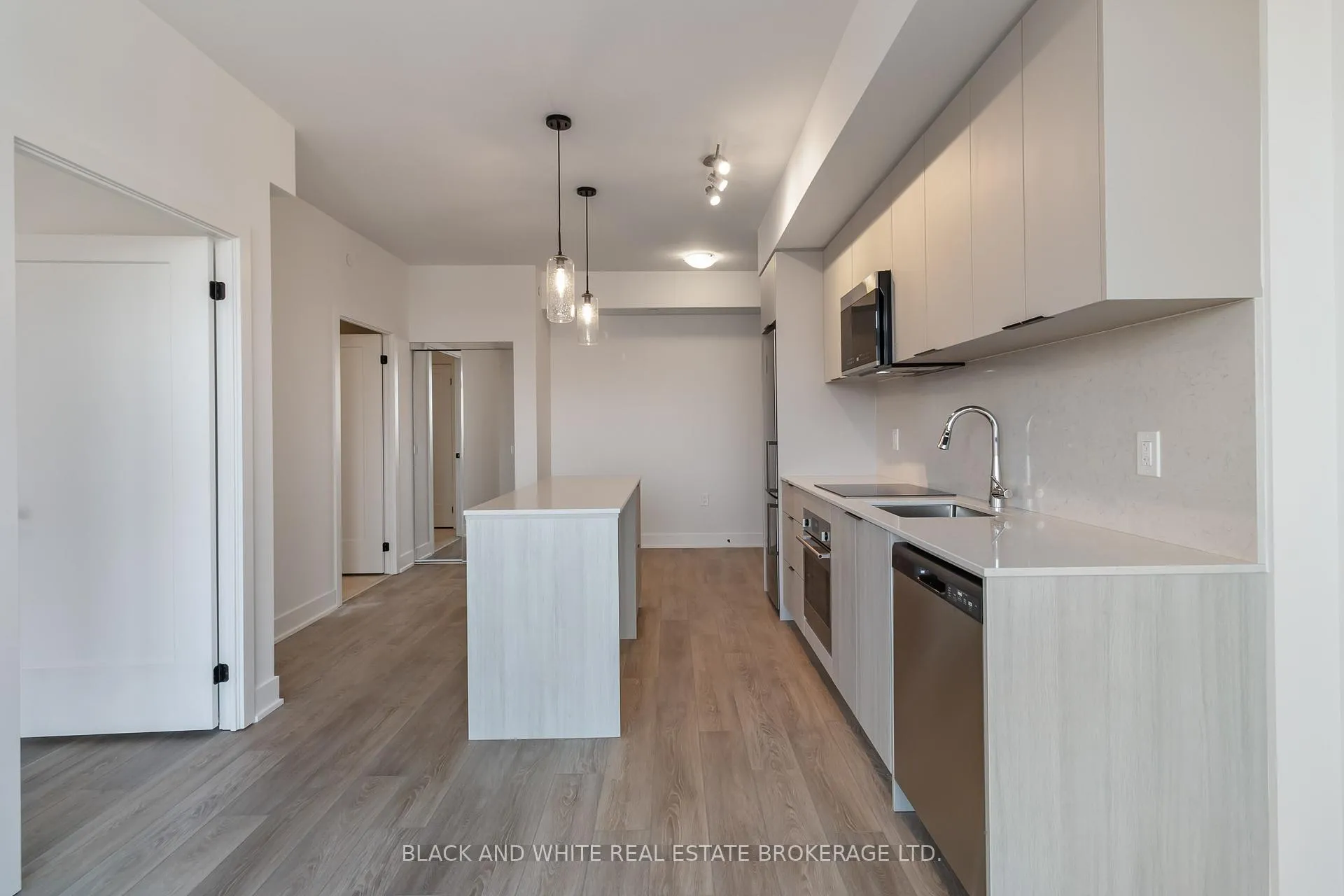 Photo 5 of Unit 912, 2088 James Street, Burlington, Brant — HOMEH