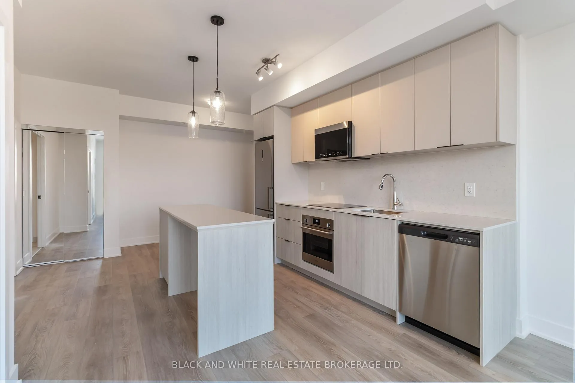 Photo 6 of Unit 912, 2088 James Street, Burlington, Brant — HOMEH