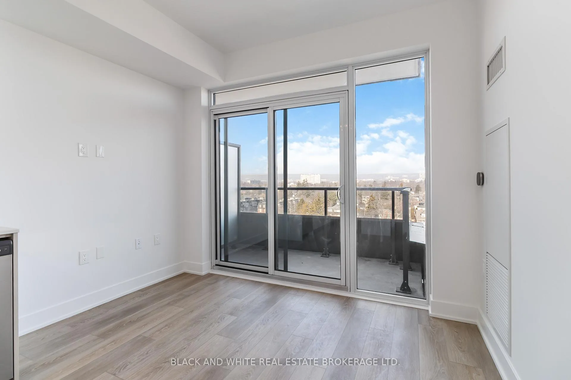 Photo 7 of Unit 912, 2088 James Street, Burlington, Brant — HOMEH