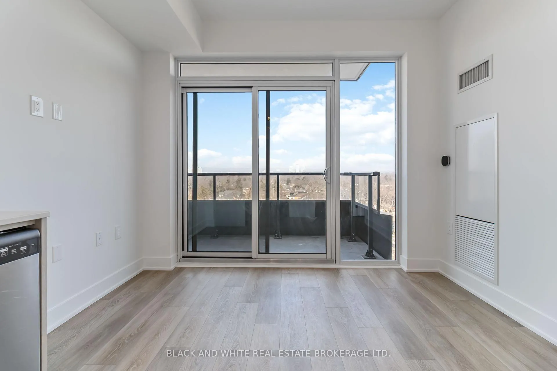 Photo 8 of Unit 912, 2088 James Street, Burlington, Brant — HOMEH