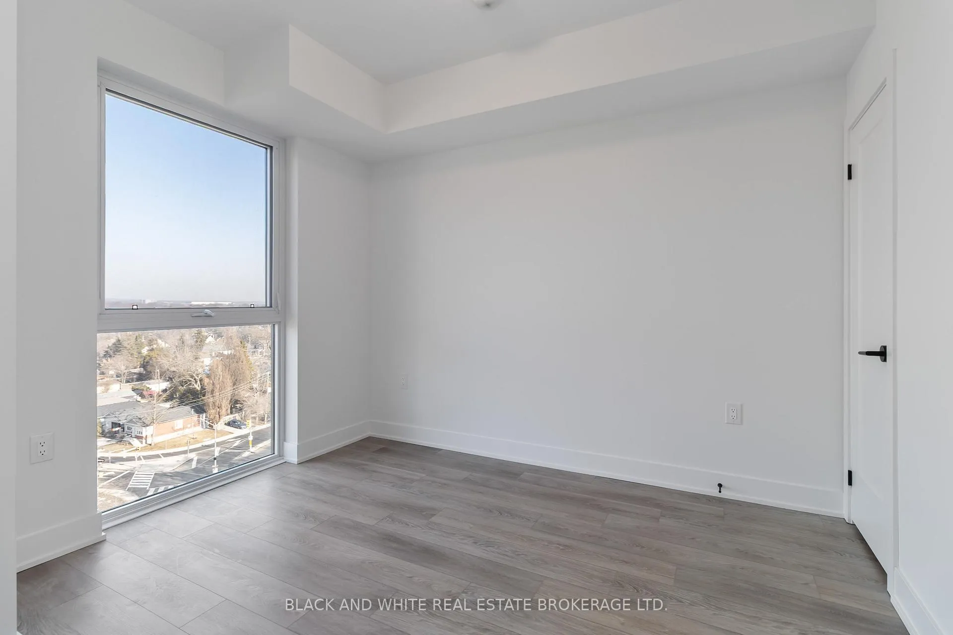 Photo 10 of Unit 912, 2088 James Street, Burlington, Brant — HOMEH