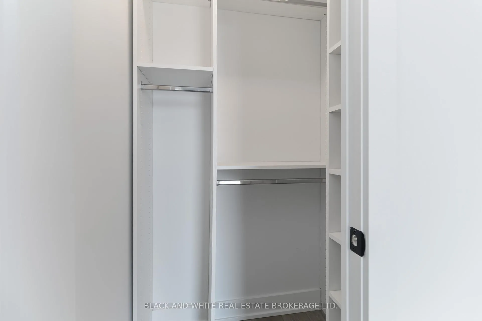 Photo 12 of Unit 912, 2088 James Street, Burlington, Brant — HOMEH