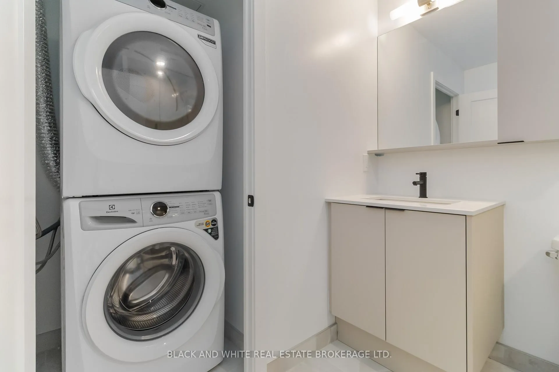 Photo 14 of Unit 912, 2088 James Street, Burlington, Brant — HOMEH