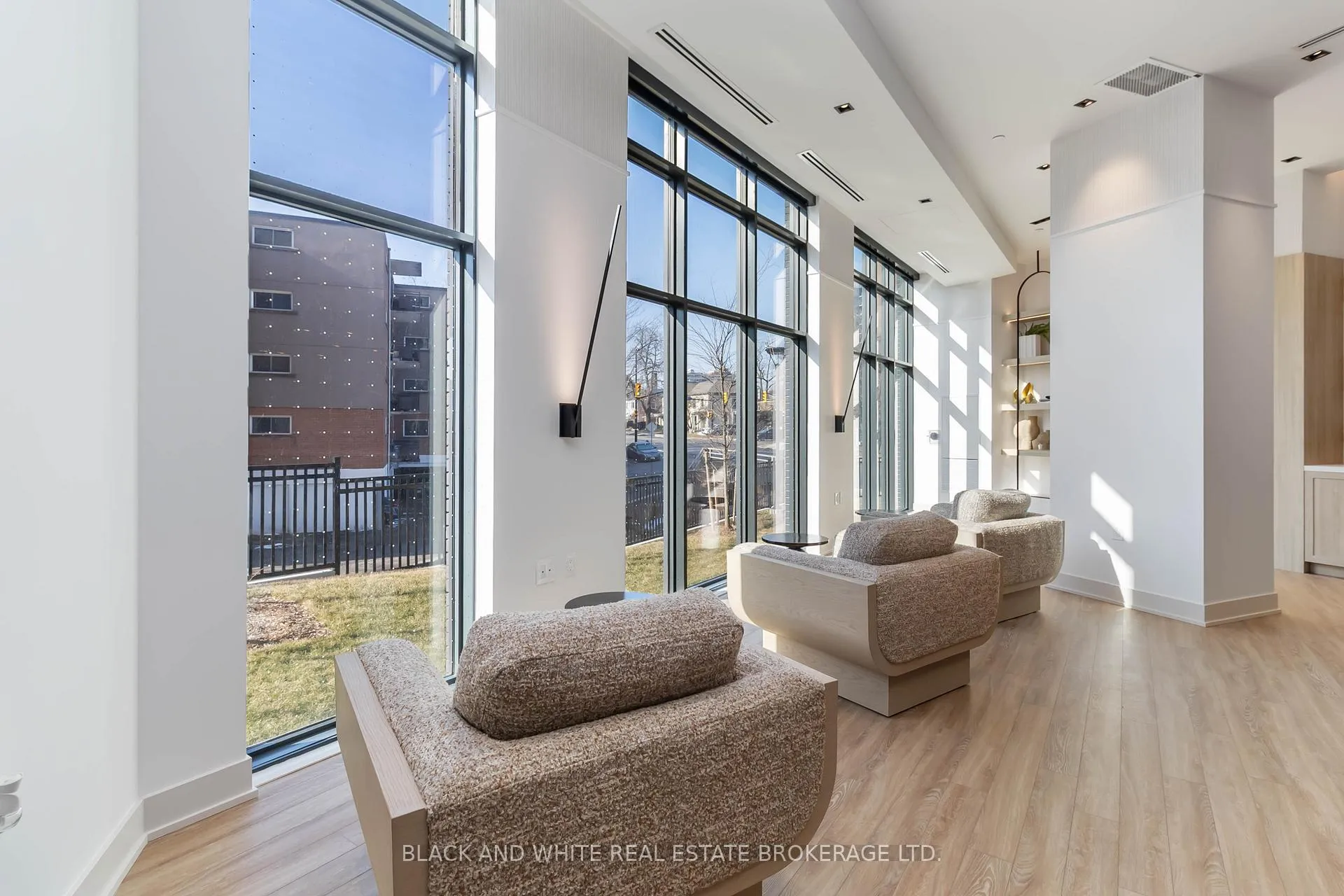 Photo 24 of Unit 912, 2088 James Street, Burlington, Brant — HOMEH