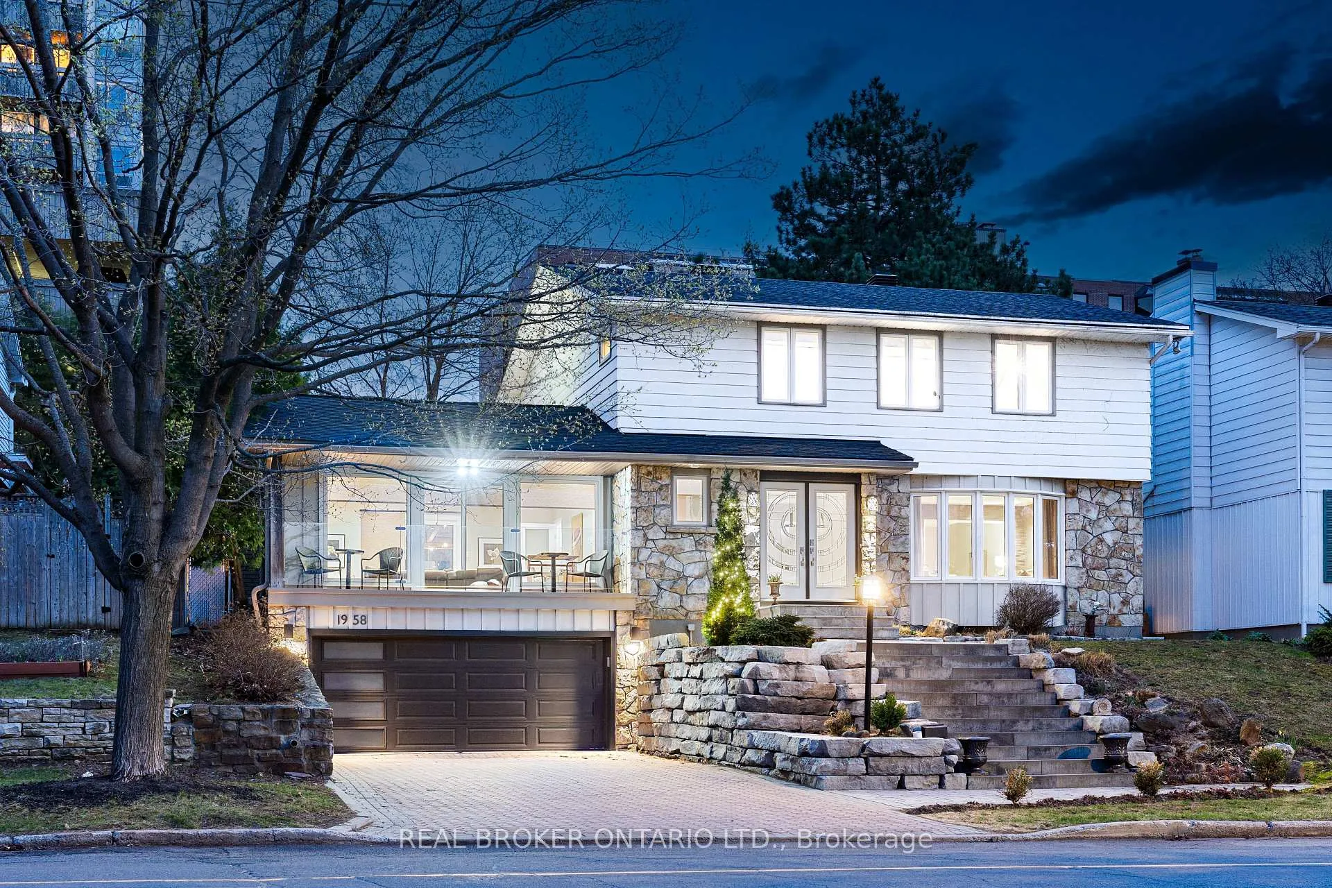 Front of 1958 Neepawa Avenue