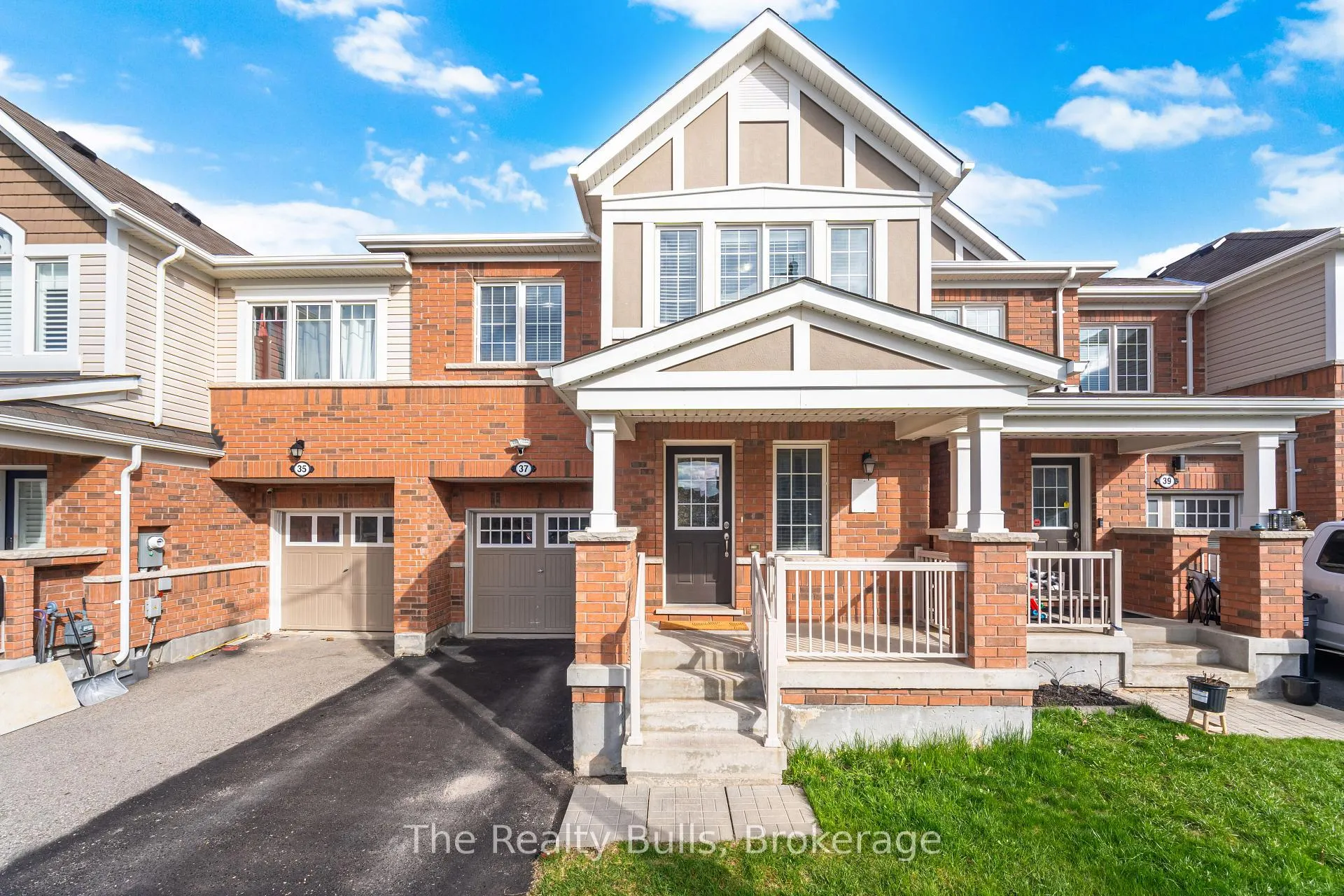 Photo 2 of 37 Lothbury Drive NW, Brampton, Northwest Brampton — HOMEH